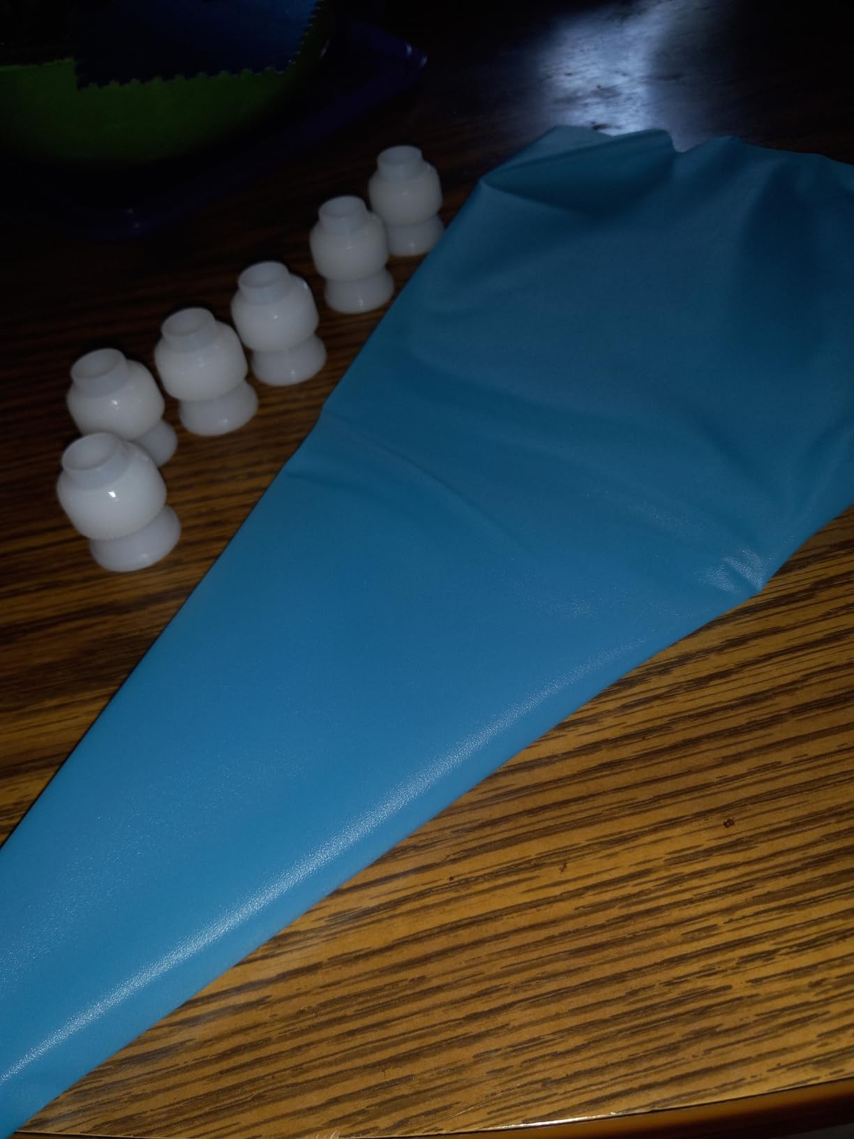 Silicone Pastry Bags, Weetiee 3 Sizes Reusable Icing Piping Bags Baking Cookie Cake Decorating Bags (12''+14''+16'')- 6 Pack - Bonus 6 Icing Couplers Fit to Wilton Standard Size Tips customer photo 1