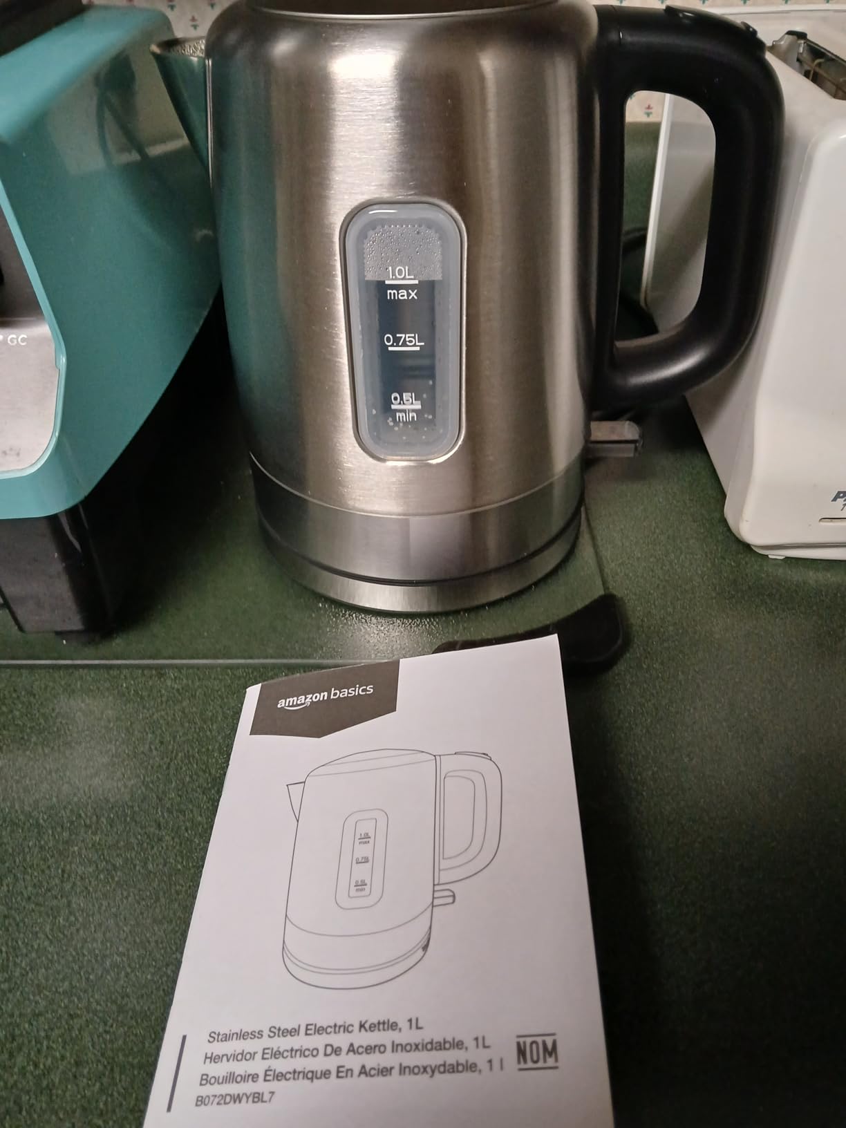 Amazon Basics Electric Stainless Steel Kettle for Tea and Coffee, BPA-Free, Fast Boiling, Auto Shut-Off, 1 Liter, 1500W, Black and Silver customer photo 2