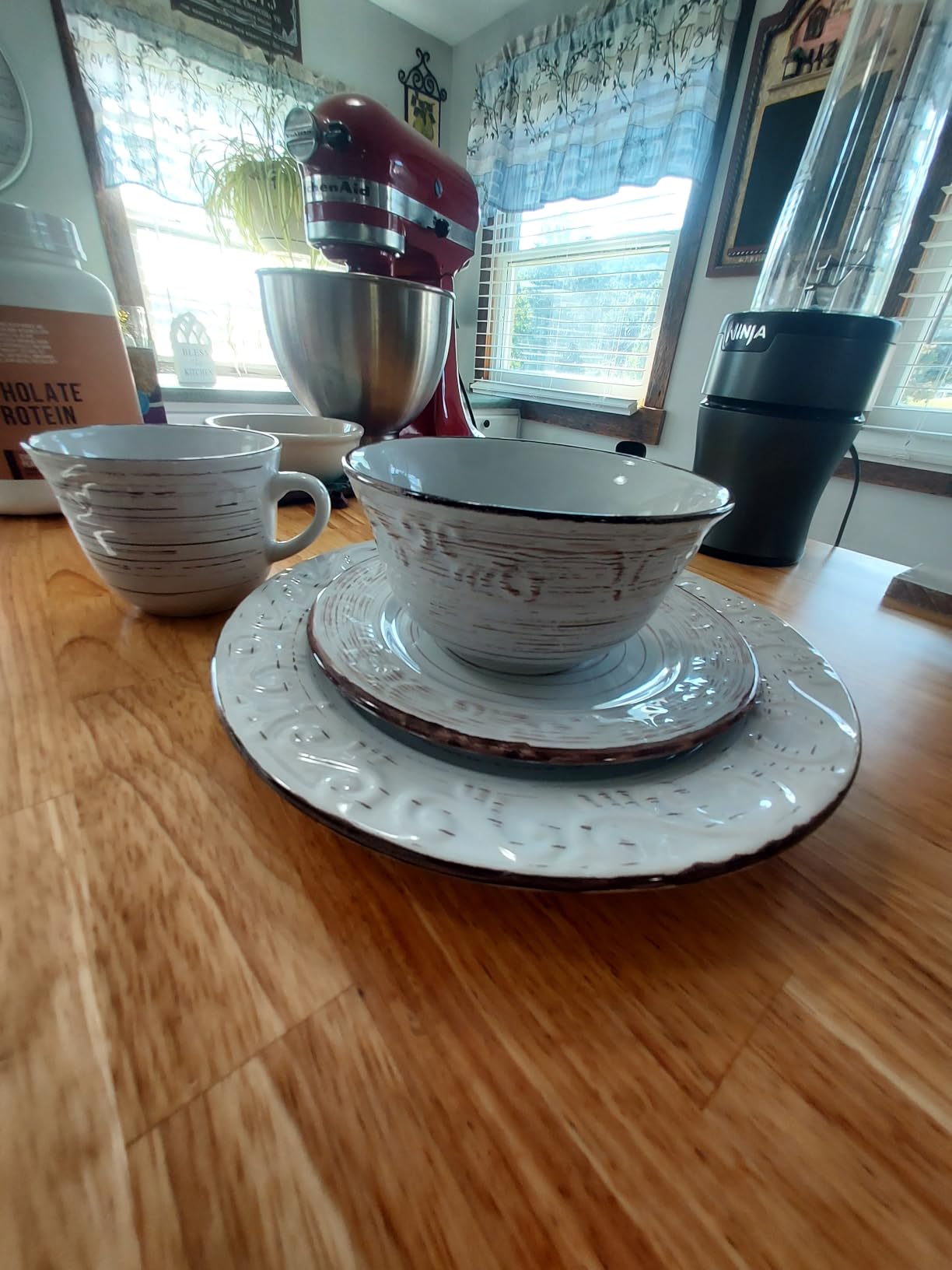 Pfaltzgraff Trellis White 16-Piece Stoneware Dinnerware Set, Service for 4, Distressed White Finish, Microwave & Dishwasher Safe Plates and Bowls customer photo 1