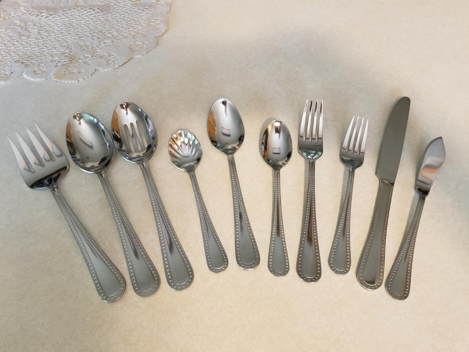 Amazon Basics Silverware Set, Stainless Steel Flatware, Dishwasher Safe, Service for 4, 20-Piece Forks and Spoons, Round Edge, Everyday Use customer photo 2