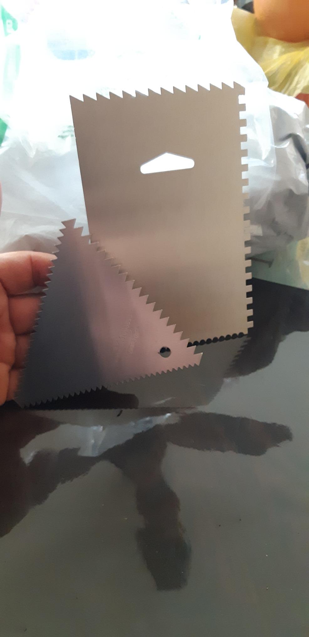 Ateco 1446 - 3 Sided Decorating Comb and 1447- 4 Sided Decorating Comb & Icing Smoother, 2 Pc Set,Silver customer photo 1