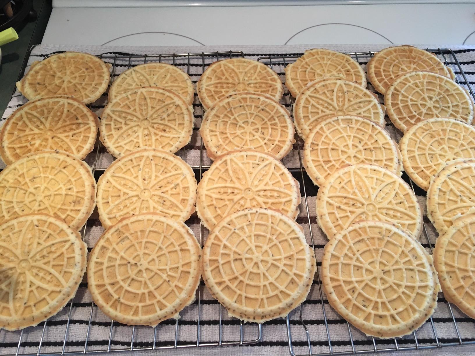 Cuisinart Pizzelle Press, WM-PZ10, Bakes Two 4-Inch Italian Waffle Cookies, 5 Browning Settings, Nonstick Plates, Stainless Steel, Silver customer photo 2