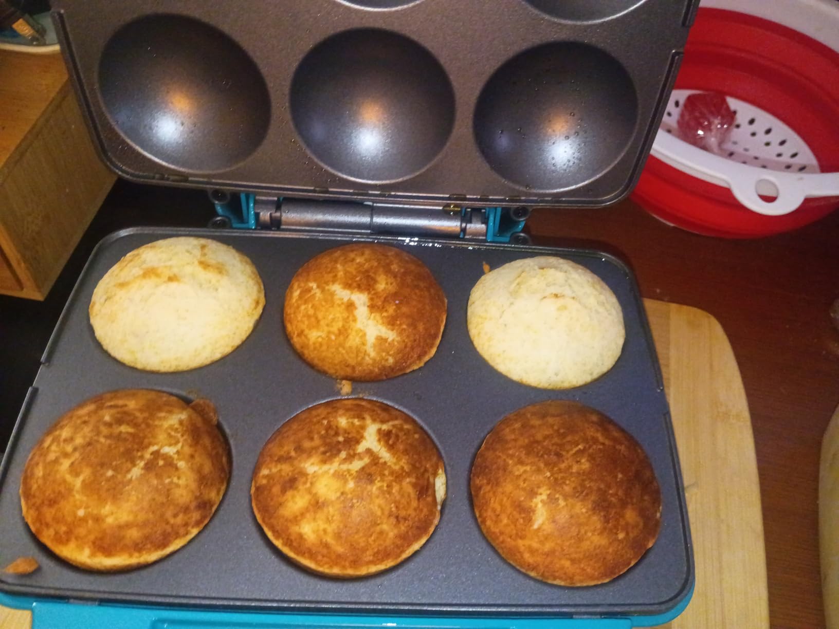 Holstein Housewares Non-Stick 6-Count Electric Cupcake Maker Machine - Bakes 6 Cupcakes, Muffins, Pizza Cups, Cinnamon Buns - Perfect for Gifts, Birthdays, Holidays, or Bake Sales, Teal customer photo 1