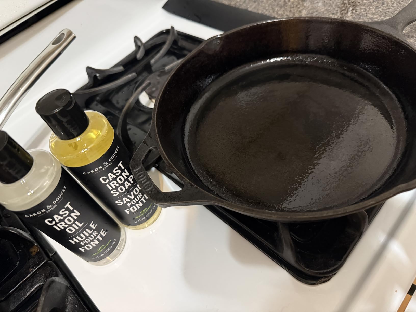 CARON & DOUCET - Cast Iron Cleaning & Conditioning Set: Seasoning Oil & Cleaning Soap | 100% Plant-Based customer photo 1