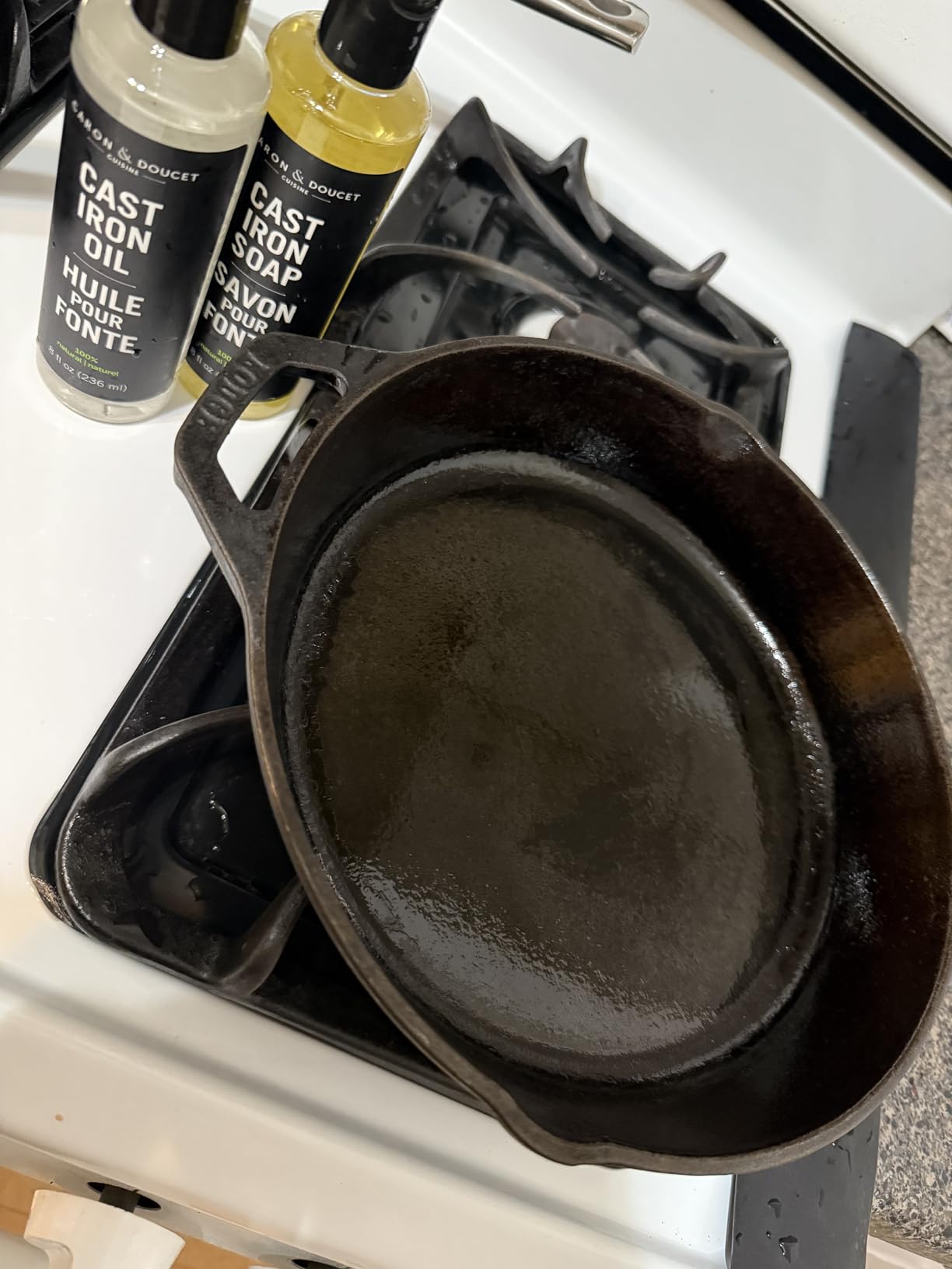 CARON & DOUCET - Cast Iron Cleaning & Conditioning Set: Seasoning Oil & Cleaning Soap | 100% Plant-Based customer photo 2