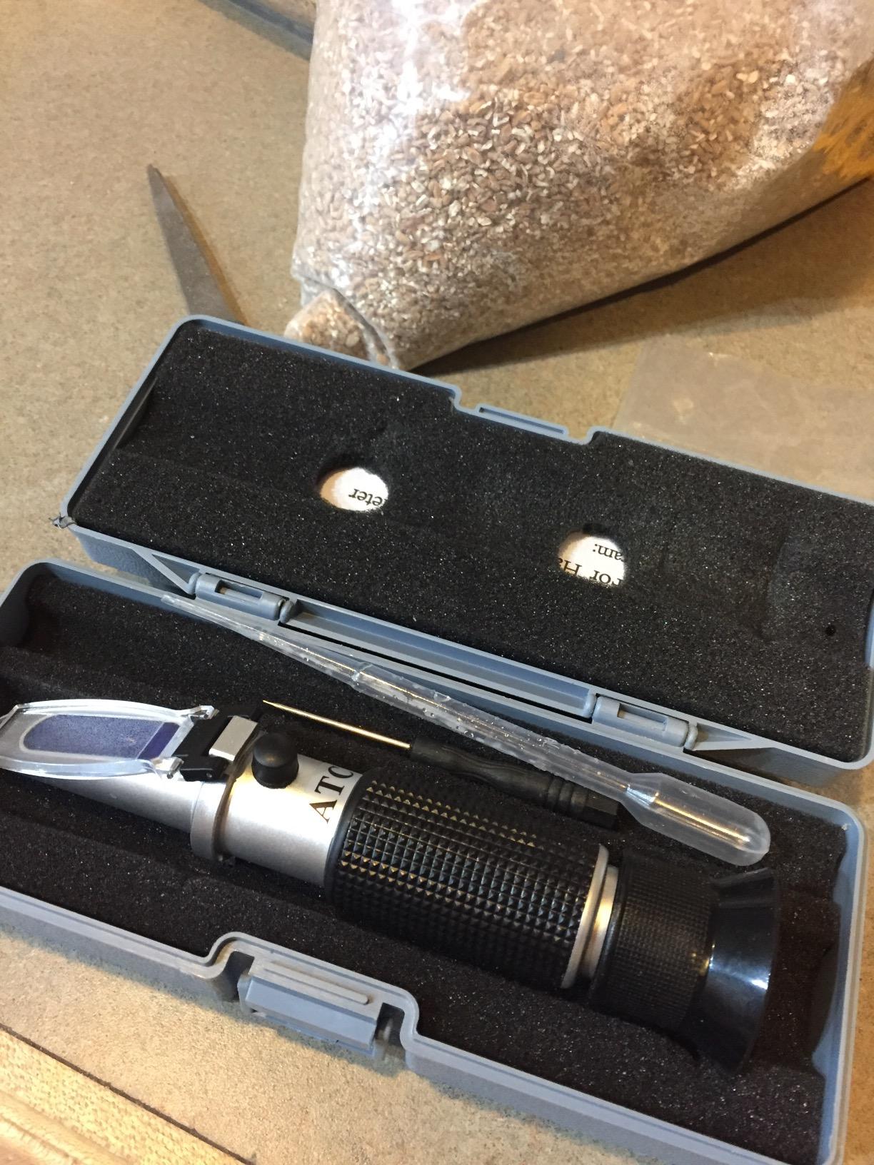 Brix Refractometer with ATC - Hobein Digital Handheld Refractometer for Beer Wine Brewing, Dual Scale-Specific Gravity 1.000-1.130 and Brix 0-32%, Hydrometer in Wine Making and Beer Brewing customer photo 2