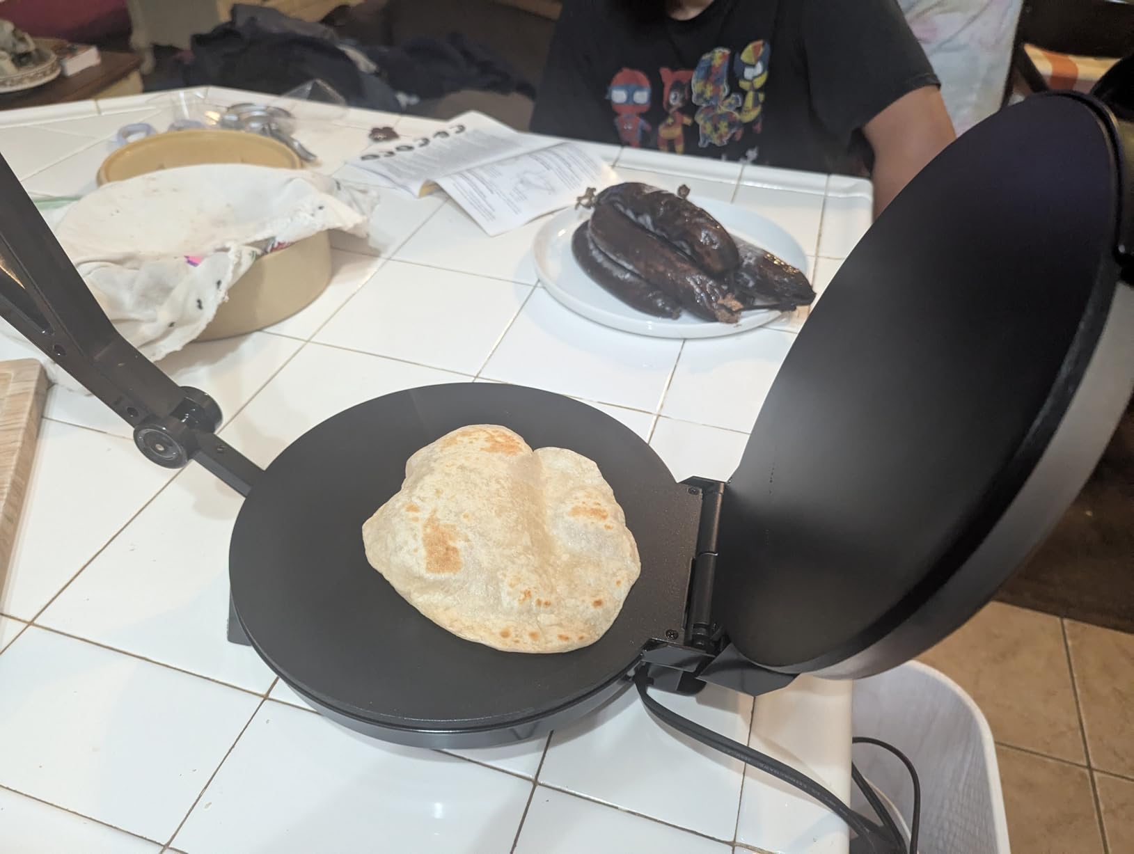 MasterChef Electric Tortilla Maker- Homemade Flatbread, Pitas, Bread, Tortillas- Heavy Duty, Non-stick Cooker is Easier than Tortilla Press, Adjustable Temperature Control and Uniform Baking, Gift customer photo 1