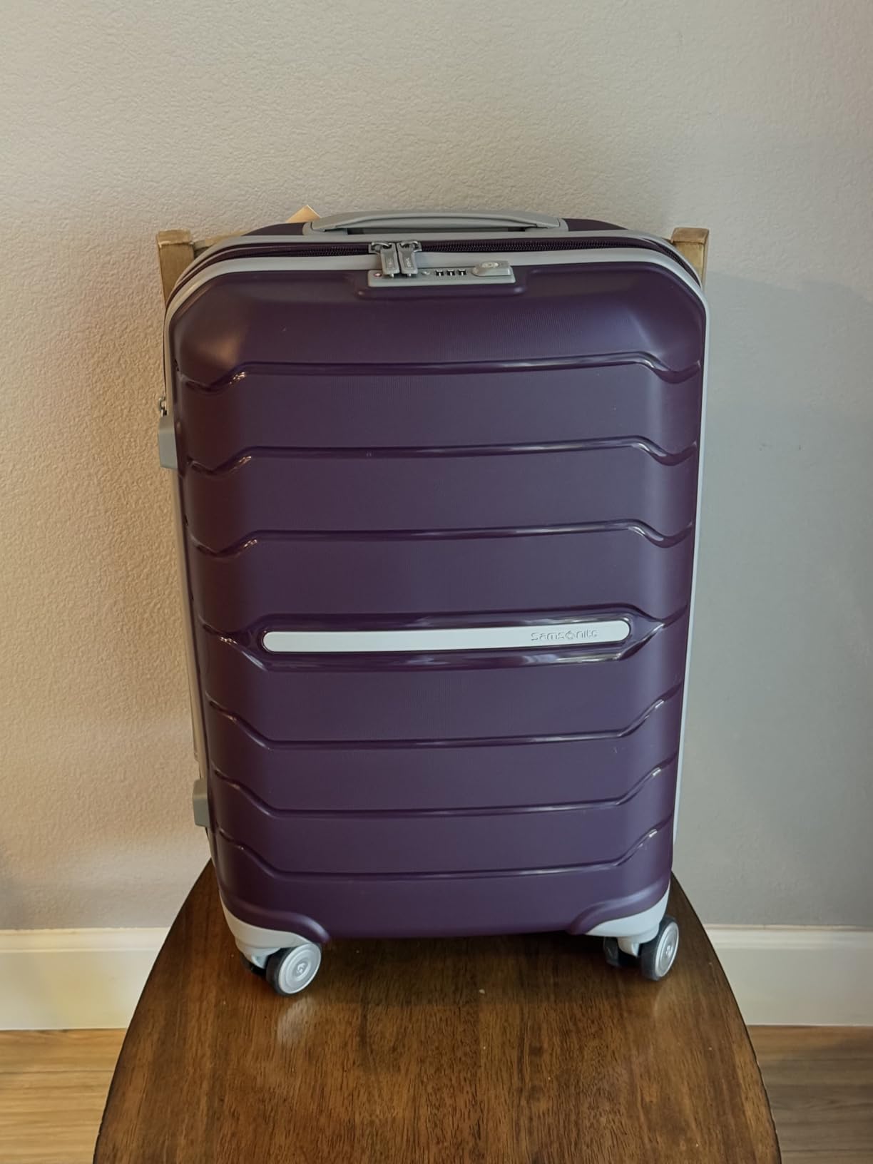 Samsonite Freeform Hardside Carry-On Luggage with Spinner Wheels - Hardshell Suitcase - TSA, Airline-Approved - Expandable Hard Shell, Smooth Rolling Wheels for Lightweight Travel - Navy customer photo 2