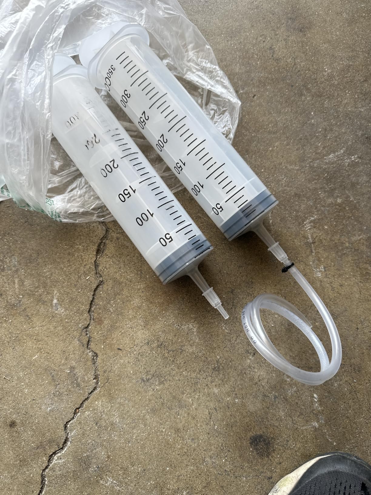 3 Pcs 150ml Large Syringes, Sterile and Individual Sealed, Easy to Use and Clean, Plastic Garden Syringe for Liquid, lip Gloss, Paint, Epoxy Resin, Oil, Watering Plants, Refilling customer photo 1