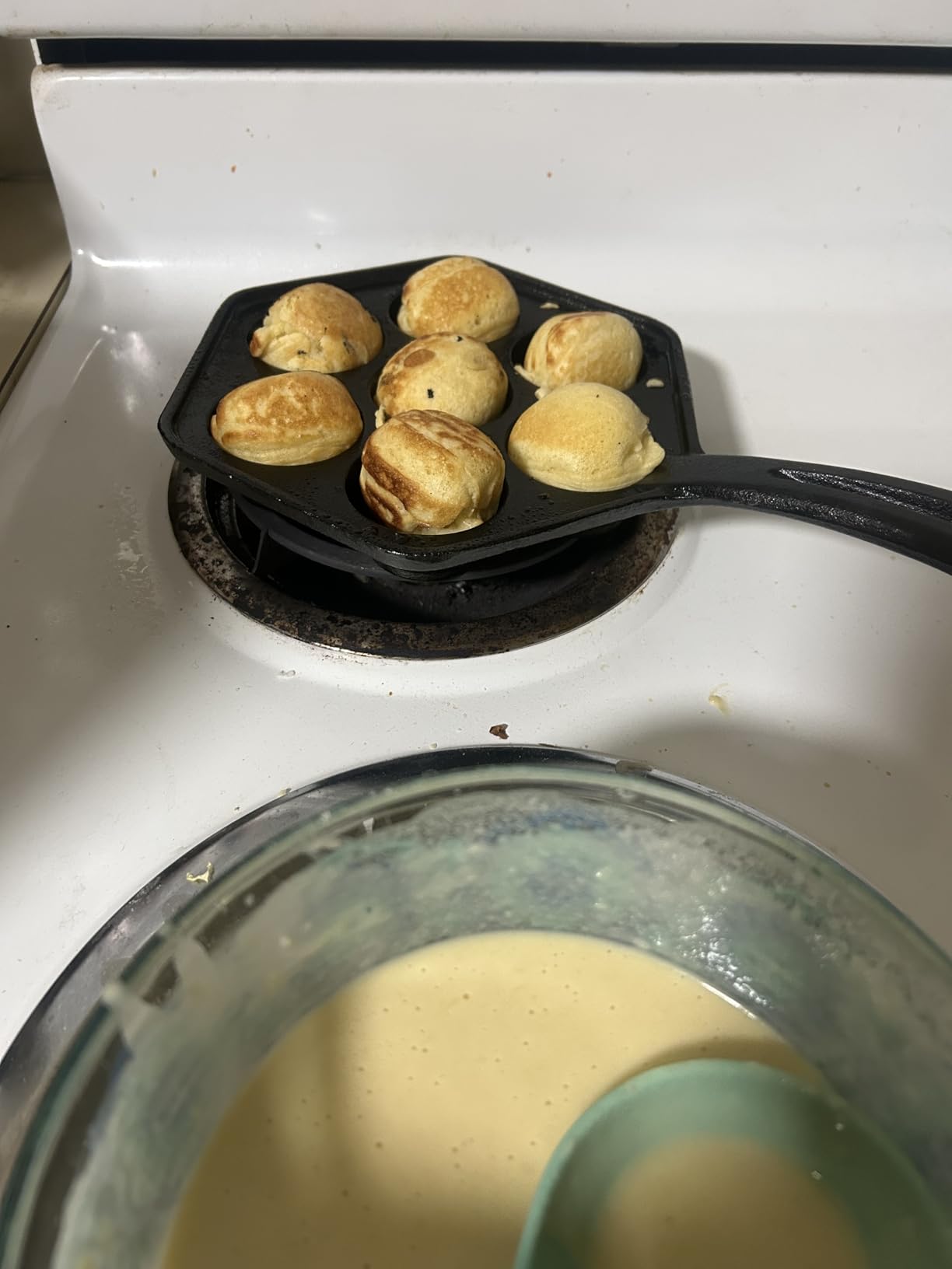 Commercial CHEF Danish Aebleskiver Pan, Pre-Seasoned Cast Iron, Seven Sections For Mini Puffs and Pancake Balls, Works on All Cooktops Including Induction, Outdoor Cookware for Grills, CHCI4105 customer photo 1