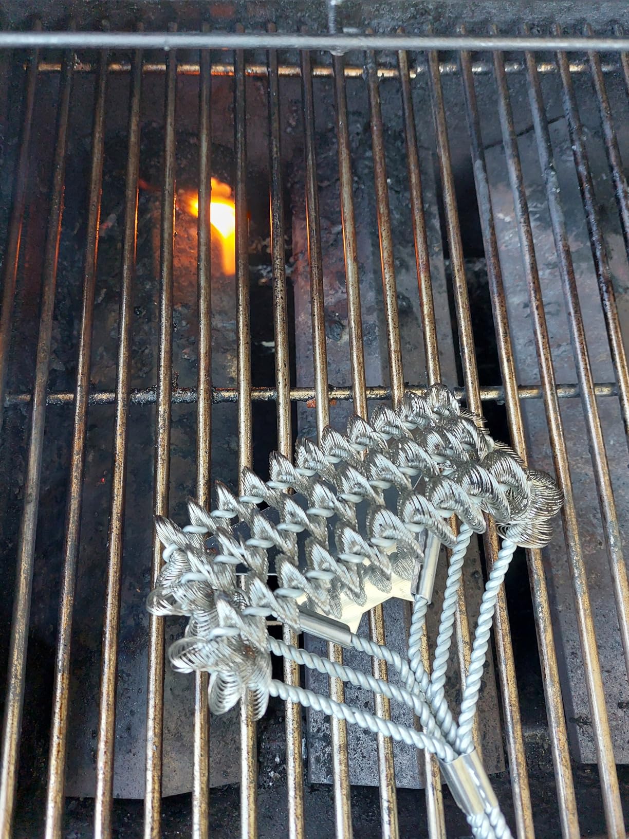 Grill Brush and Scraper Bristle Free - Safe BBQ Brush for Grill - 18'' Stainless Grill Grate Cleaner - Safe Grill Accessories for Porcelain/Weber Gas/Charcoal Grill - Gifts for Grill Wizard customer photo 2