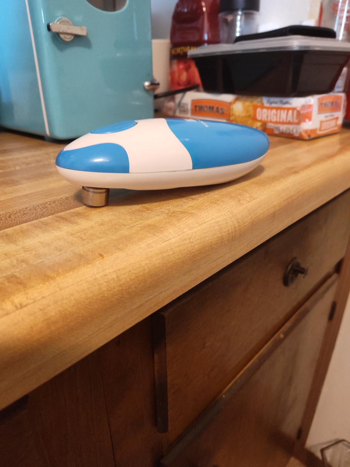 Kitchen Mama Auto Electric Can Opener: Open Your Cans with A Simple Press of Button - Automatic, Hands Free, Smooth Edge, Battery Operated, YES YOU CAN (Red) customer photo 1