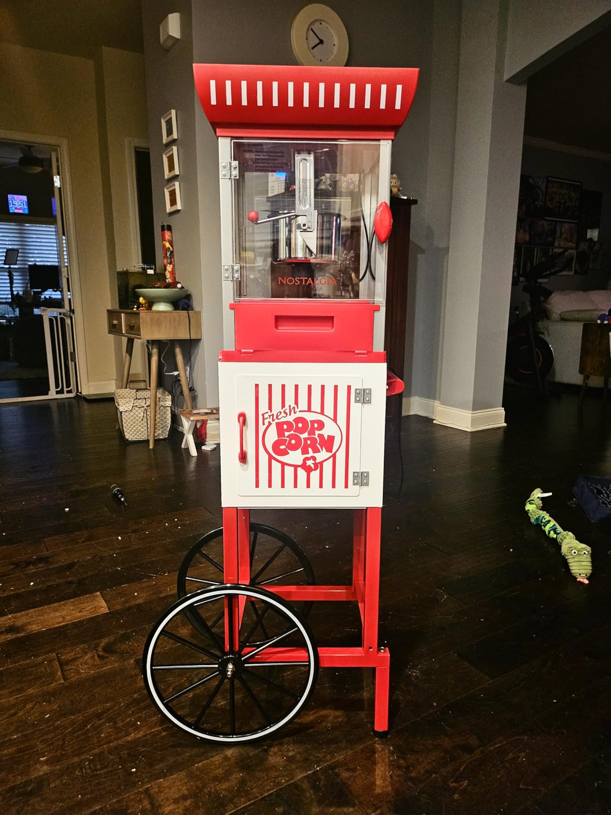 Nostalgia Popcorn Maker Machine - Professional Cart With 8 Oz Kettle Makes Up to 32 Cups - Vintage Popcorn Machine Movie Theater Style - Black customer photo 2