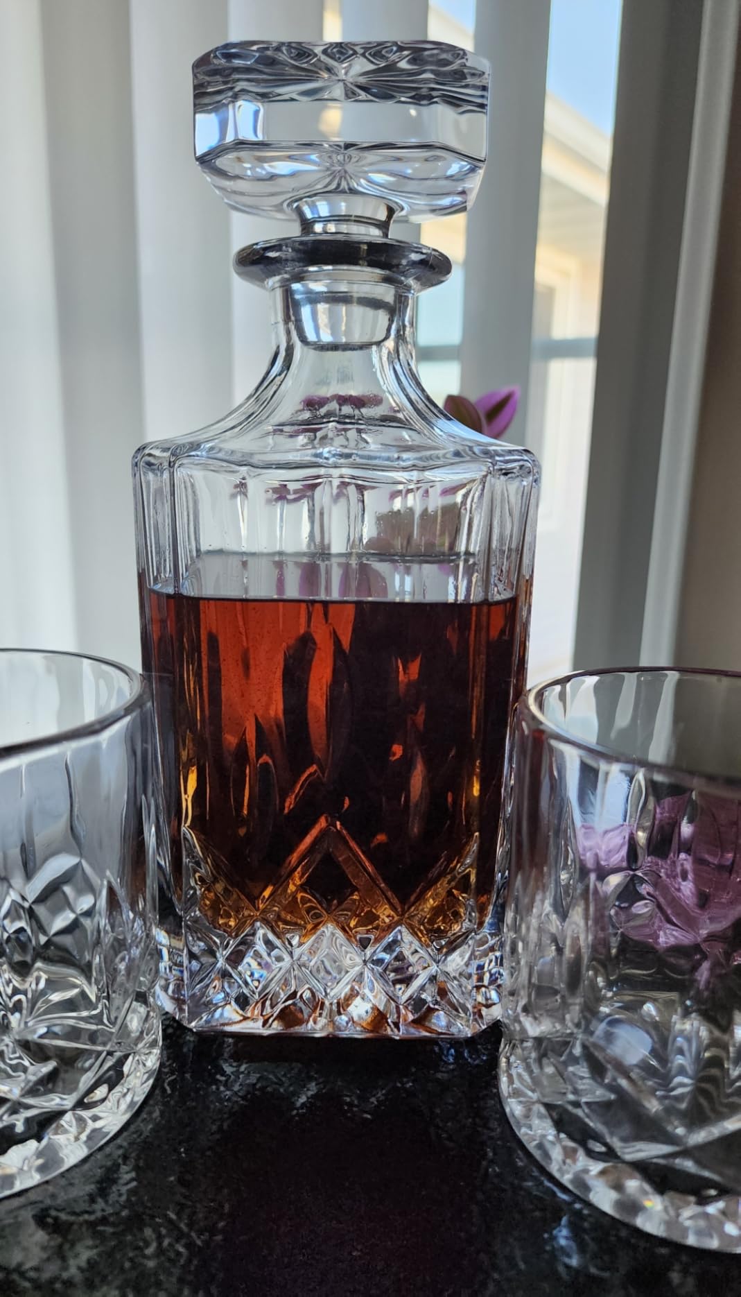 ELIDOMC 5PC Italian Crafted Crystal Whiskey Decanter & Whiskey Glasses Set, Crystal Decanter Set With 4 Whiskey Glasses, Whiskey Decanter Sets for Men customer photo 2