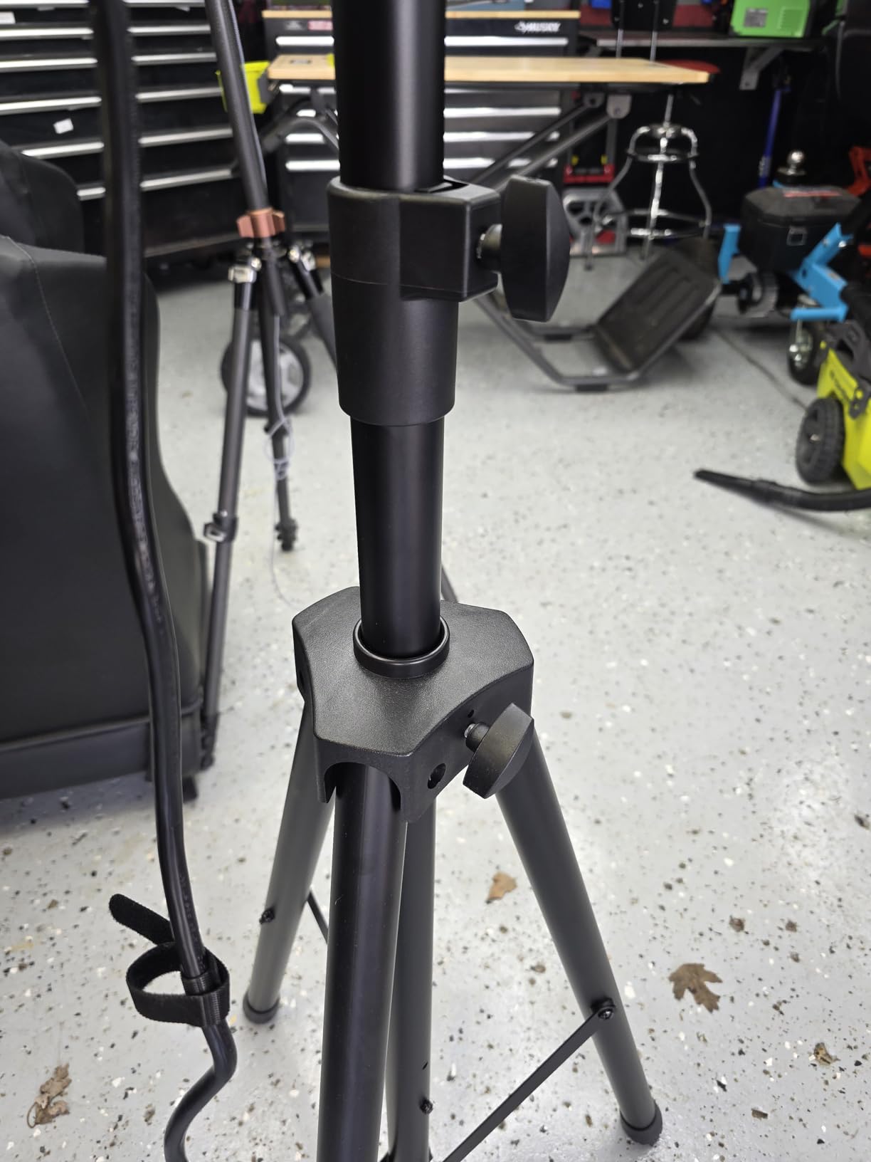 Heat Storm HS-1500-TT Infrared, 7 ft Cord, Tripod + Heater, Black customer photo 2