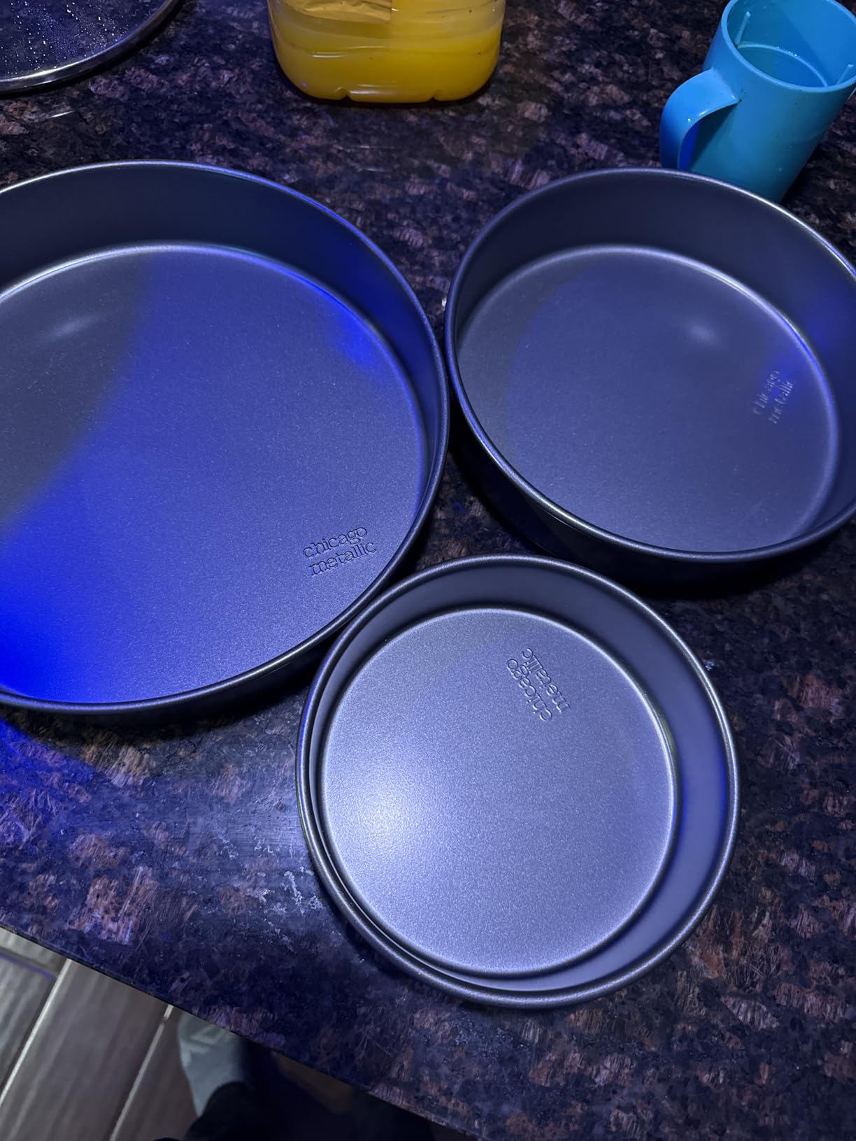 Chicago Metallic Professional 3-Piece Round Cake Pan Set of 6, 8, 10 inch Premium Nonstick Bakeware customer photo 1