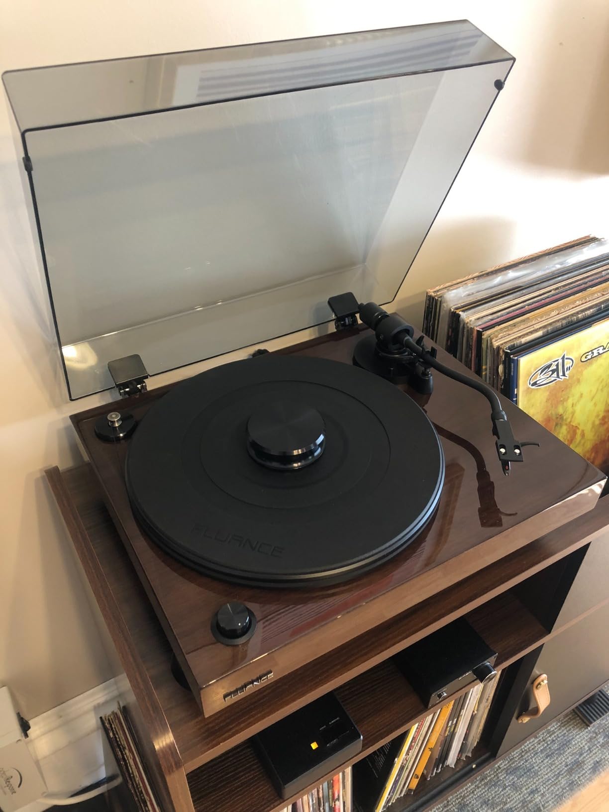 Fluance RT82 Reference High Fidelity Vinyl Turntable Record Player with Ortofon OM10 Cartridge, Speed Control Motor, High Mass MDF Wood Plinth customer photo 2
