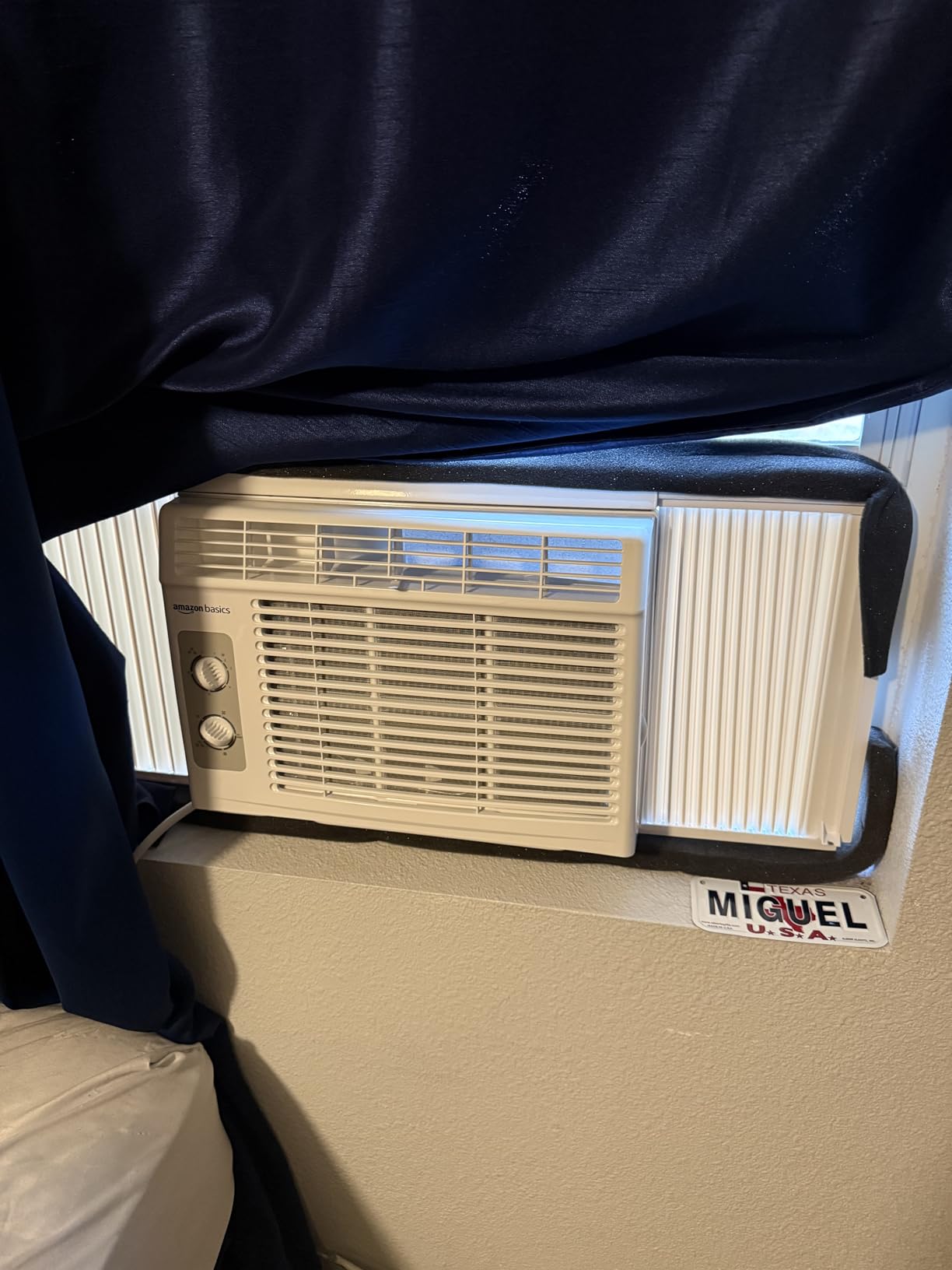 Amazon Basics 5000-BTU Window Air Conditioner with Quiet Operation, Up to 150 Sqf, Cool and Fan Functions, Washable Filter, Adjustable Window Kit, Intuitive Mechanical Controls, for Small Room, White customer photo 2