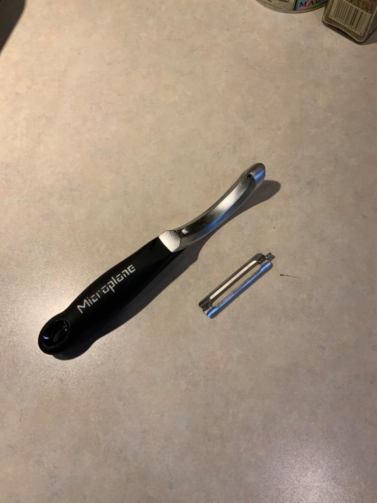 Microplane Stainless Steel Professional Swivel Peeler, Sharp Blade for Effortless Peeling of Hard Fruits and Vegetables, Kitchen Peeler for Home Cooks and Professional Chefs customer photo 1