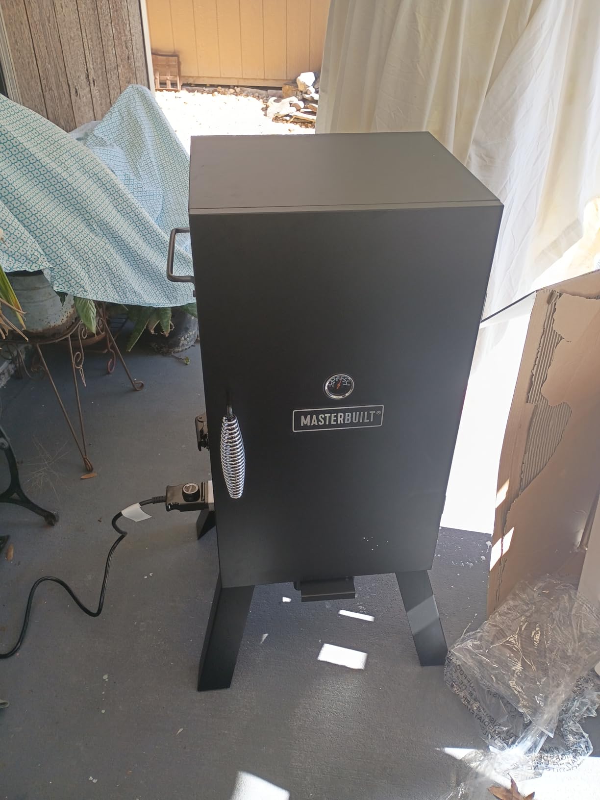 Masterbuilt 30-inch Electric Vertical BBQ Smoker with Analog Temperature Control, Chrome Smoking Racks and 535 Cooking Square Inches customer photo 1