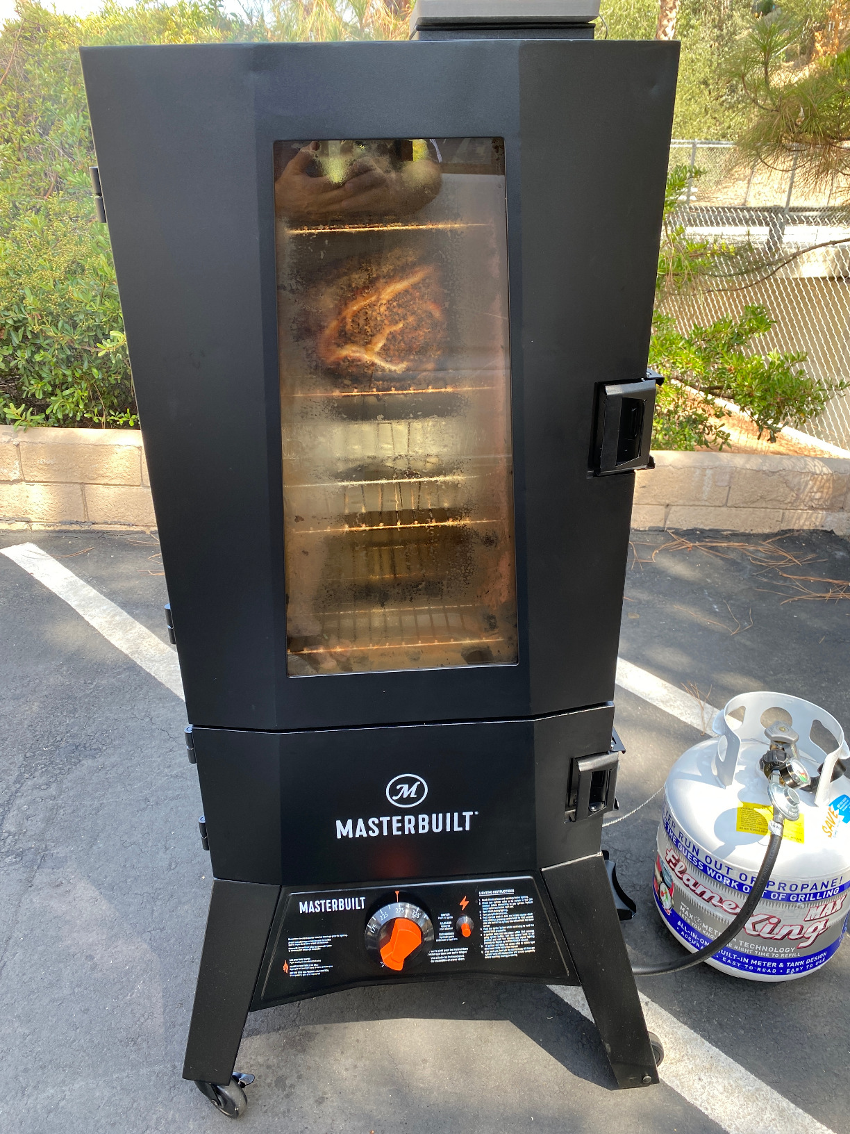 Masterbuilt 40-inch ThermoTemp Propane Gas Vertical BBQ Smoker with Analog Temperature Control and 960 Cooking Square Inches customer photo 1