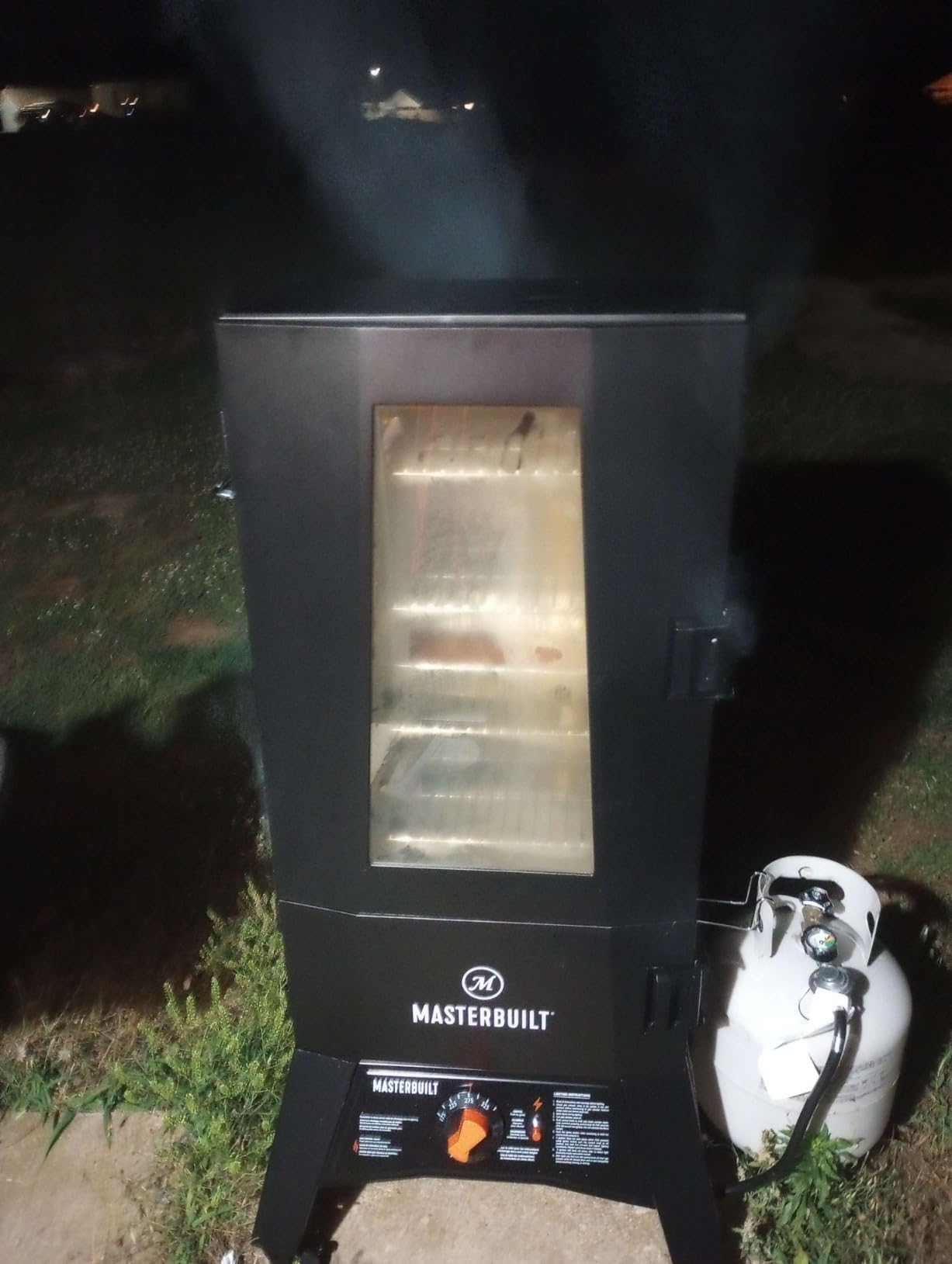 Masterbuilt 40-inch ThermoTemp Propane Gas Vertical BBQ Smoker with Analog Temperature Control and 960 Cooking Square Inches customer photo 2