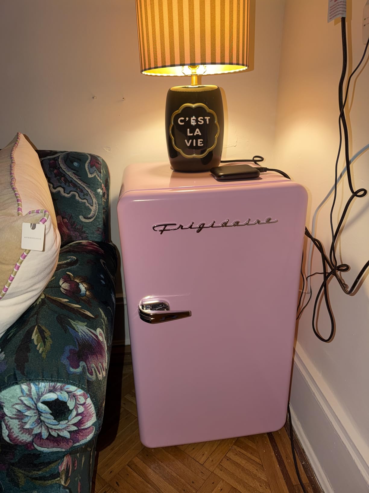 Frigidaire Retro Compact Refrigerator with Chiller, 3.2 cu ft Countertop Fridge, Built-In Bottle Opener, Rounded Corners, Premium, for Office, Bedroom, Dorm Room, Cabin, White customer photo 2