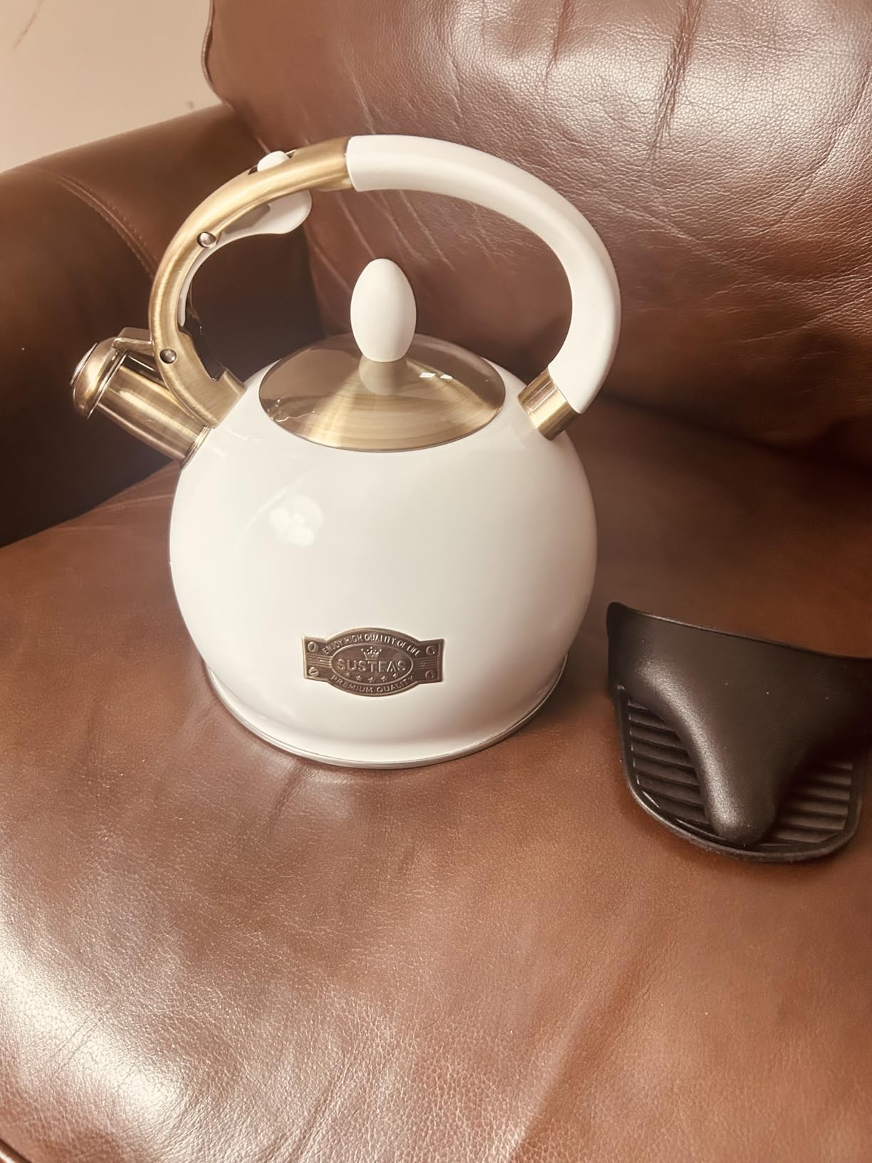 SUSTEAS Stove Top Whistling Tea Kettle - Food Grade Stainless Steel Teakettle Teapot with Cool Touch Ergonomic Handle, With 1 Silicone Pinch Mitt Included, 2.64 Quart(BLACK) customer photo 2