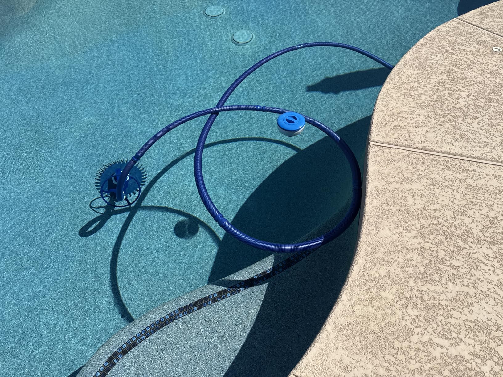 VINGLI Pool Vacuum Cleaner Automatic Sweeper Swimming Pool Creepy Crawler Vacuum with 33FT Hoses (Navy Blue&White) customer photo 1