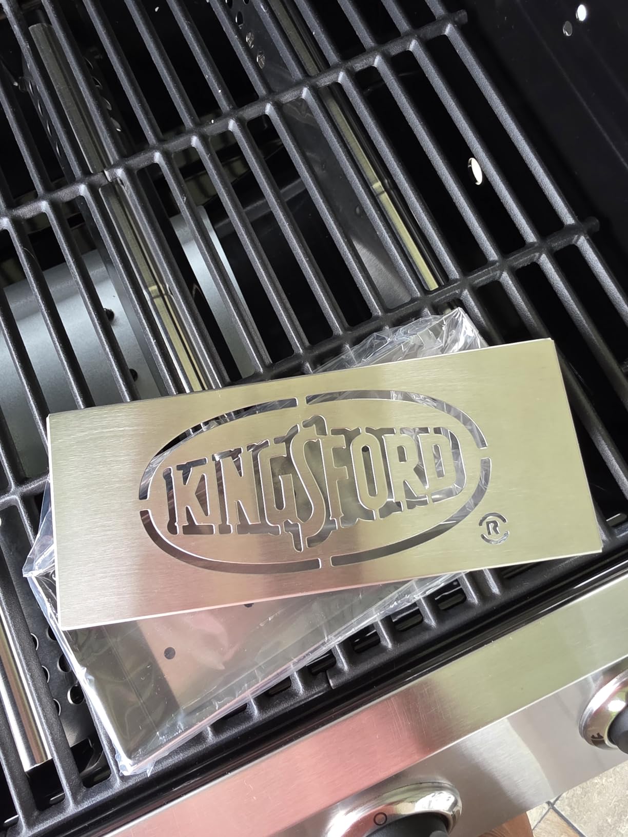 Kingsford Stainless Steel Smoker Box for Gas and Charcoal Grills, Wood Chip Smoking Box for BBQ Flavor, Dishwasher Safe, Heavy Duty Grill Smoker Accessory for Meat, 9.05 x 3.74 x 1.57 in customer photo 1