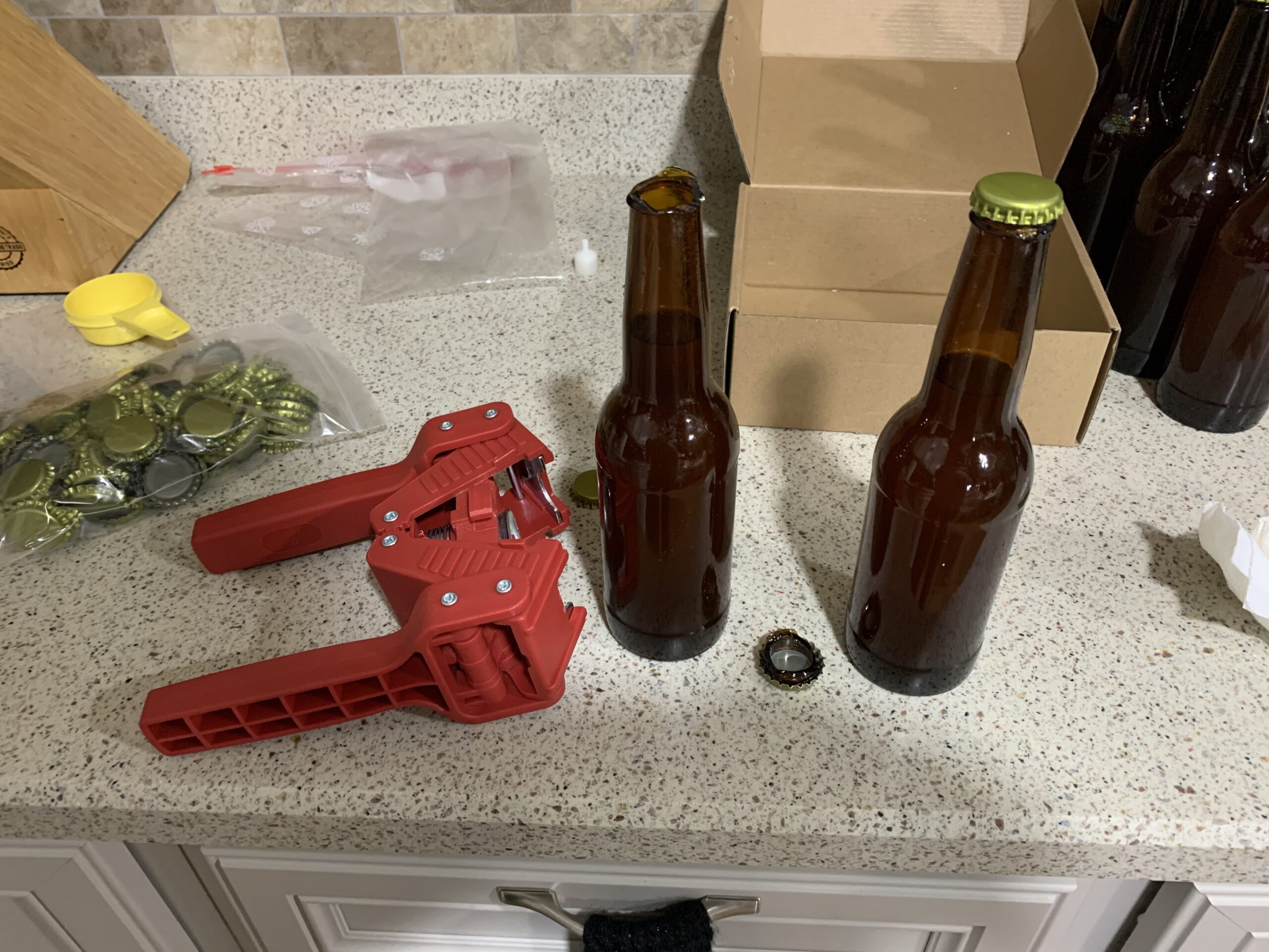 Manual Bottle Capper Tool, Double Lever Hand Capper with 144 count Beer Bottle Caps for Home Brewing, Bottle Sealer customer photo 1
