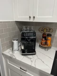 Philips 3200 Series Fully Automatic Espresso Machine, LatteGo Milk Frother, 5 Coffee Varieties, Intuitive Touch Display, EP3241/54 customer photo 2