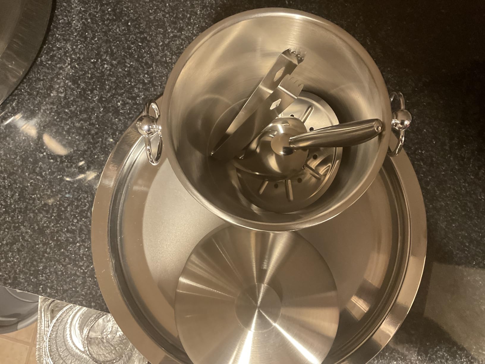 Ice Bucket with Lid, Scoop, Tongs and Strainer - Well Made Insulated Stainless Steel Keep Ice Frozen Longer - Ideal for Cocktail Bar, Parties, Chilling Wine, Champagne - 3 Liter (Stainless Steel) customer photo 1