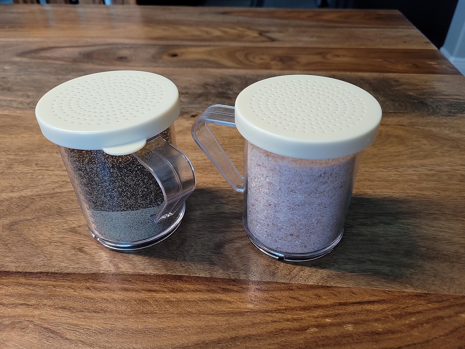 Restaurantware Spice Shaker 1 Count Plastic Shaker, Durable Seasoning Dredge with Yellow Coarse Lid, Clear Shaker for Commercial Kitchens, Pizzerias, and Bakeries customer photo 1