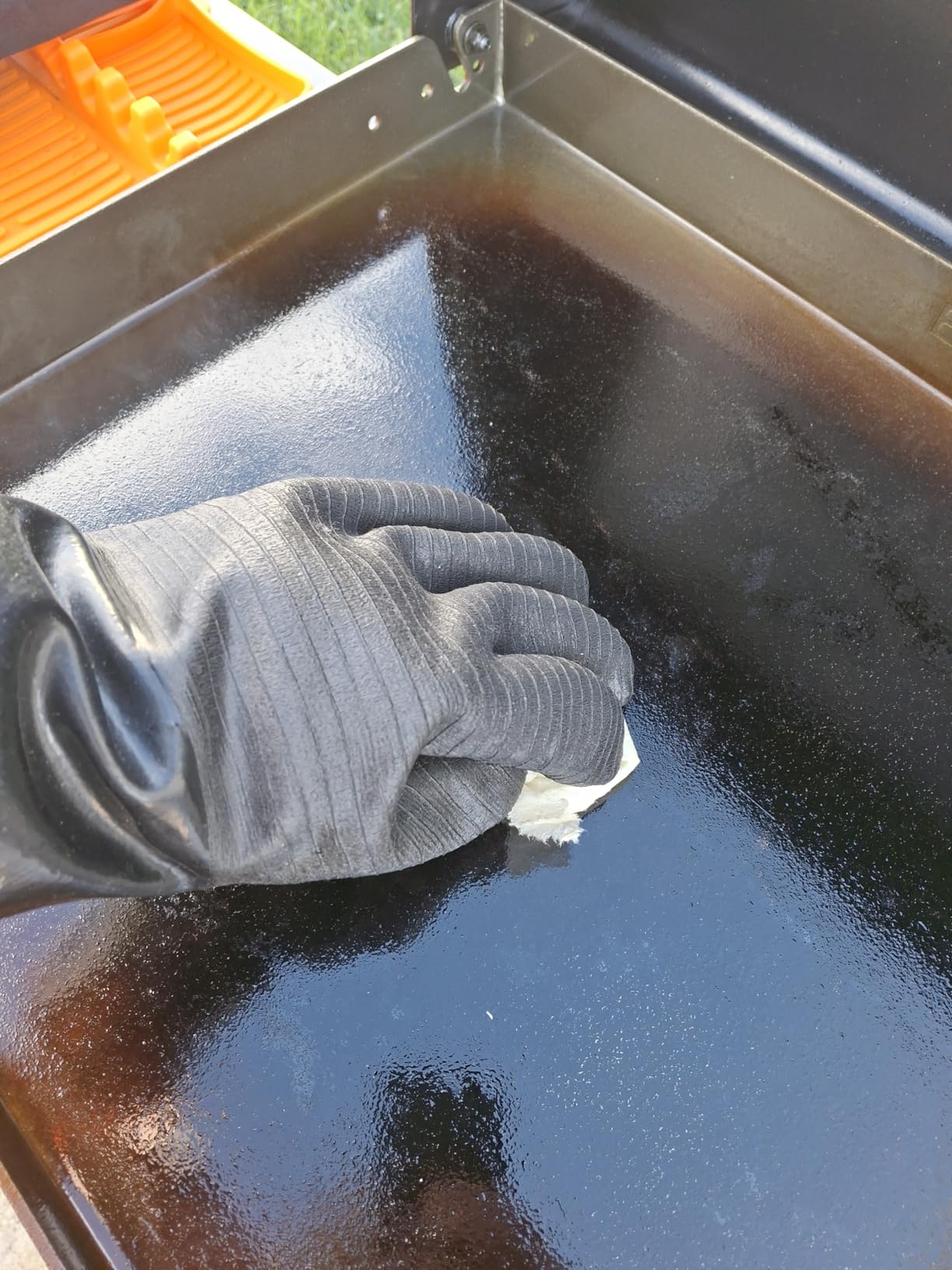 932°F Extreme Heat Resistant Gloves for Grill BBQ,Aillary Waterproof Long Sleeve Pit Grill Gloves for Fryer, Baking, Oven,Smoker,Fireproof, Oil Resistant Neoprene Coating（14-Inch ） customer photo 2
