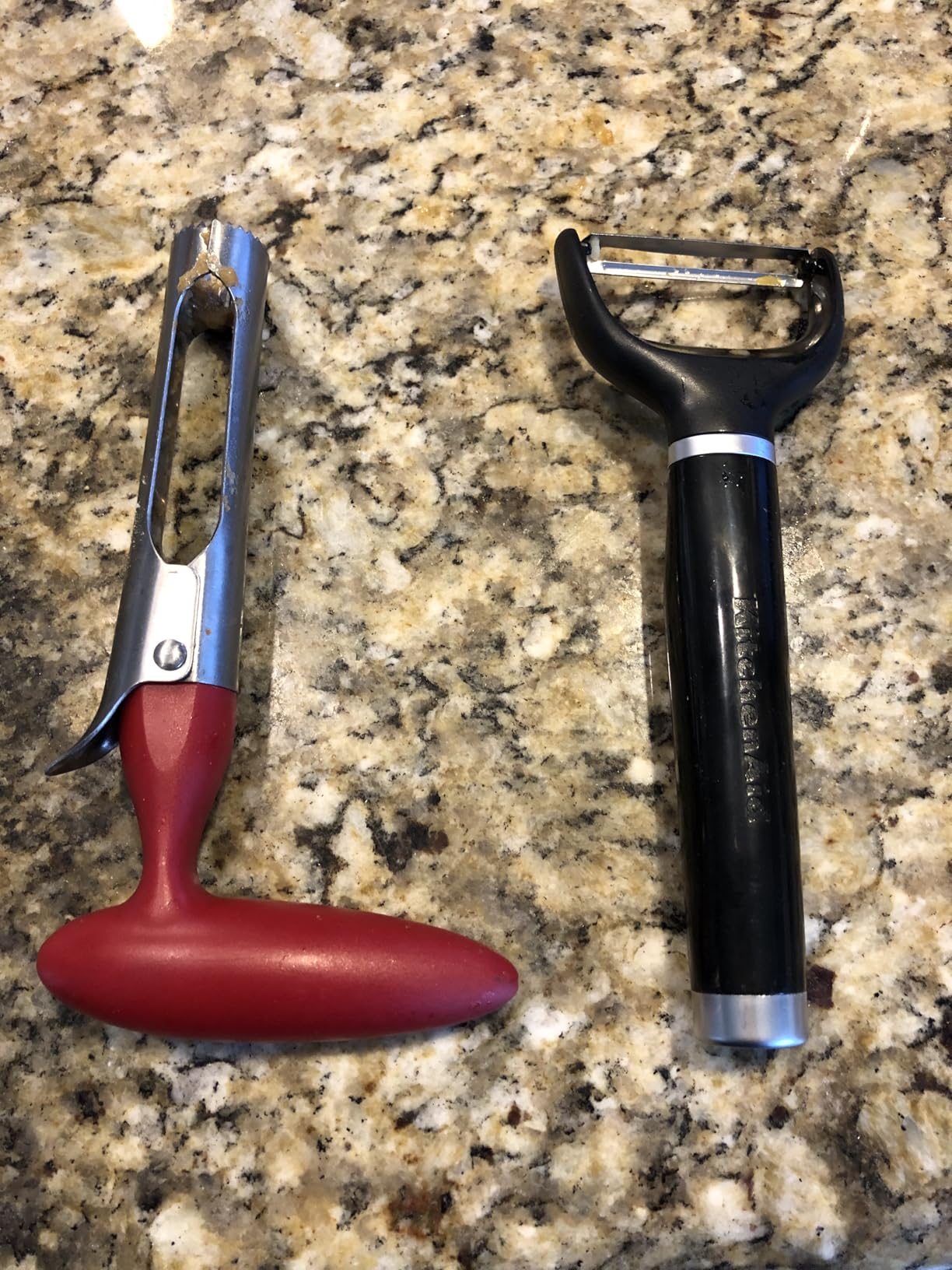 KitchenAid Y Peeler with Ergonomic Handle and Single Edge Blade - Dishwasher Safe with Protective Cover customer photo 1