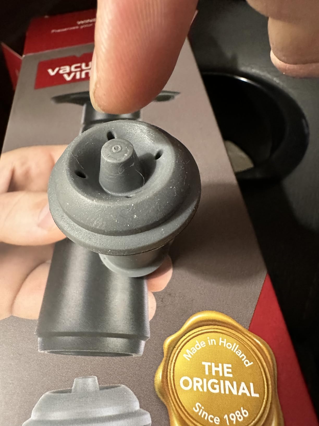 Vacu Vin Original Wine Saver with 4 Vacuum Bottle Stoppers - Black Wine Preserver Pump for Red or White Wine - Manual Air Remover System - Airtight Seal - Keep Wine Fresh Longer customer photo 1