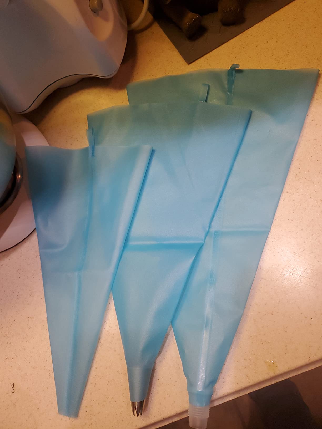 GEMLON Reusable Piping Bags Set - Silicone Pastry Bag, Icing Bag for Cake Decorating - Baking Tools Kit with 3X (12''+14''+16'') Bags, 9 Tip Couplers, 9 Frosting Bag Ties, Cupcake Decorations Supplies customer photo 2
