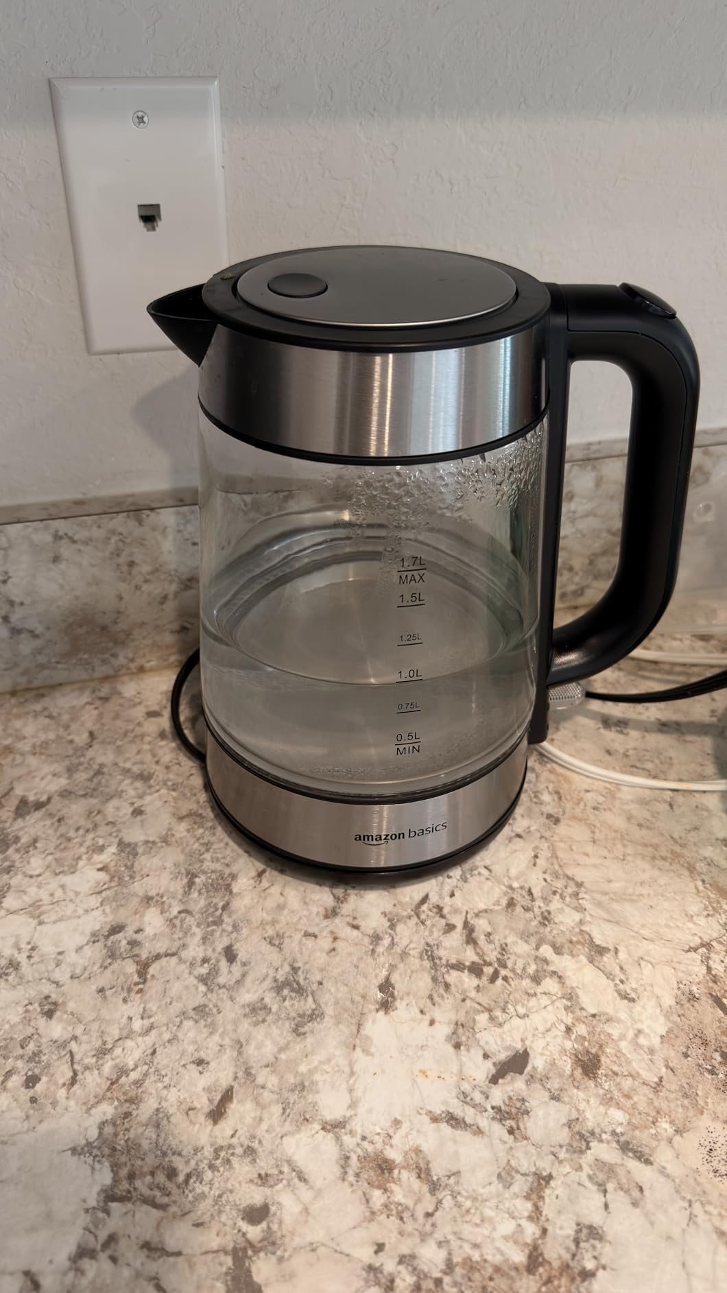Amazon Basics Electric Kettle with Glass Carafe for Tea and Coffee, Fast Boiling, Auto Shut-Off, Boil-Dry Protection, Temperature Control, Removable Filter, 1 Liter, 1500W, BPA-Free customer photo 1