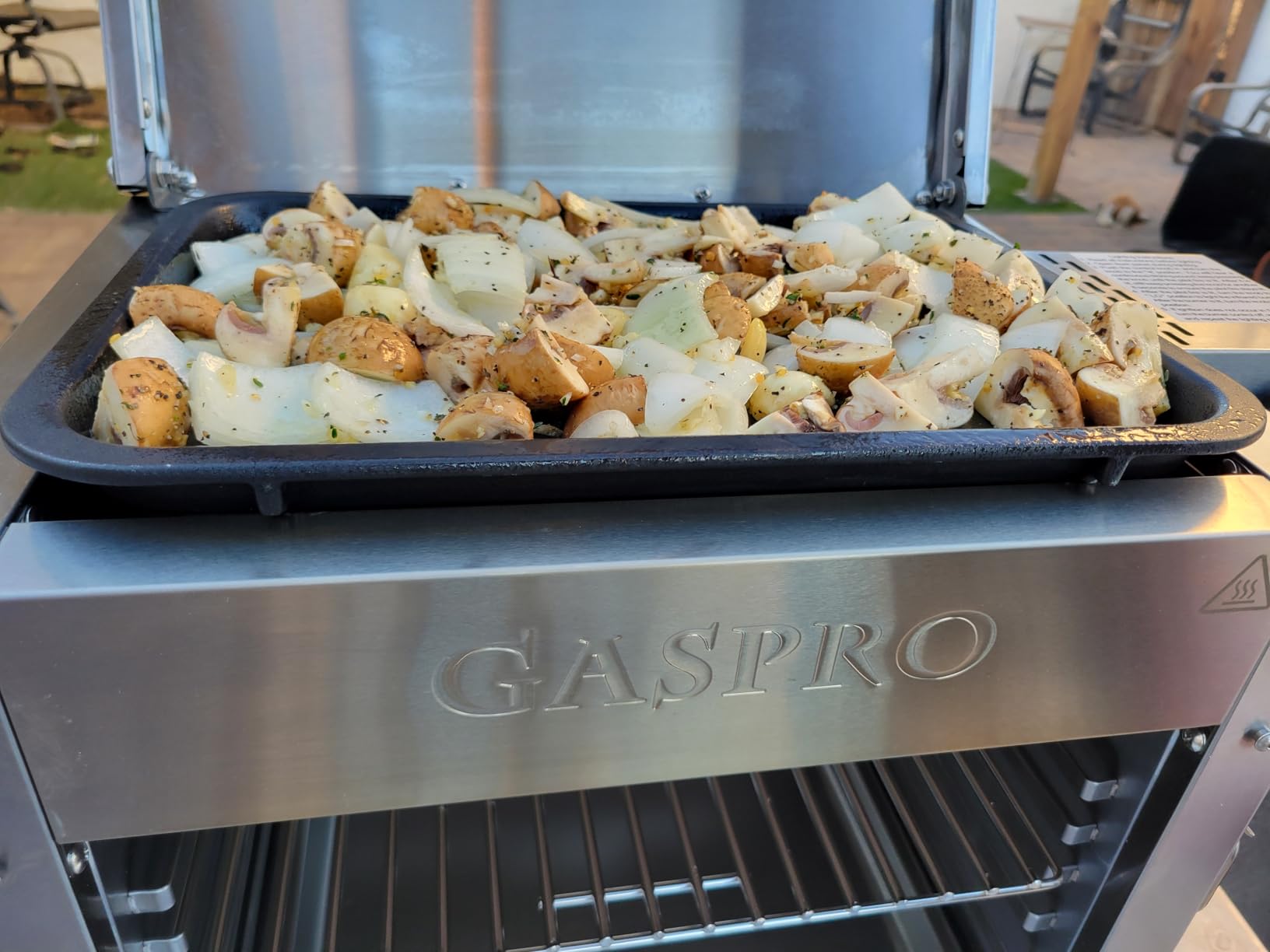 GASPRO Multi-Tasking Propane Infrared Steak Grill, XL Steakhouse & Cast-Iron Griddle 2-in-1 Outdoor Cooking Master, 125 in² Extra Large Cooking Area, Dustproof Foldable Panel customer photo 2