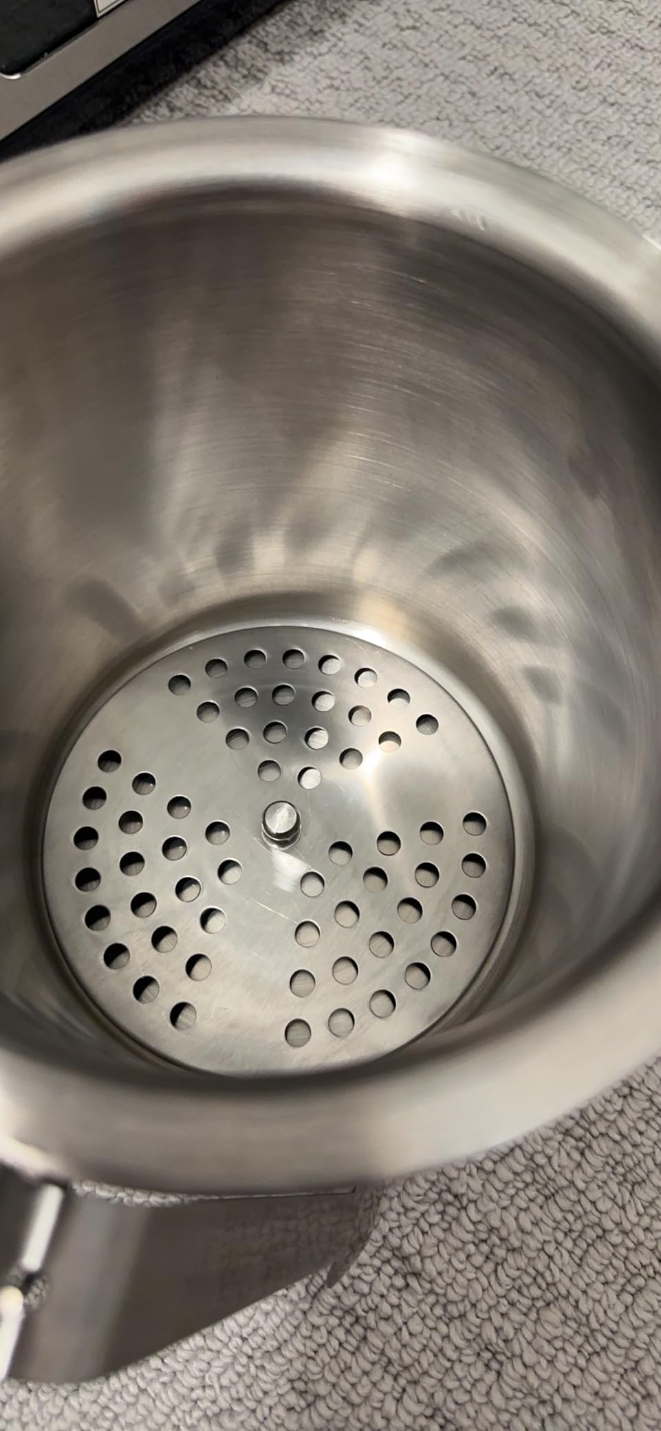 FineDine Double-Wall Stainless Steel Insulated Ice Bucket with Lid & Ice Tong [3 Liter] Included Strainer Keeps Ice Cold & Dry, Carry Leather Handle, Home Bar, Chilling Beer, Champagne, Wine Bottle customer photo 1