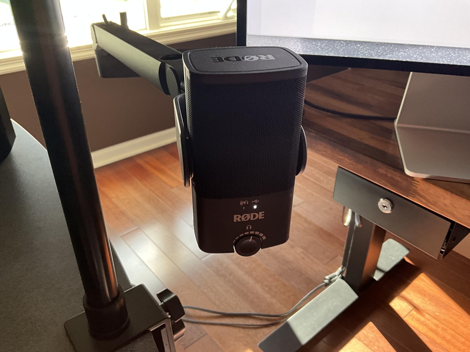 RØDE NT-USB Mini Versatile Studio-quality Condenser USB Microphone for Podcasting, Streaming customer photo 1