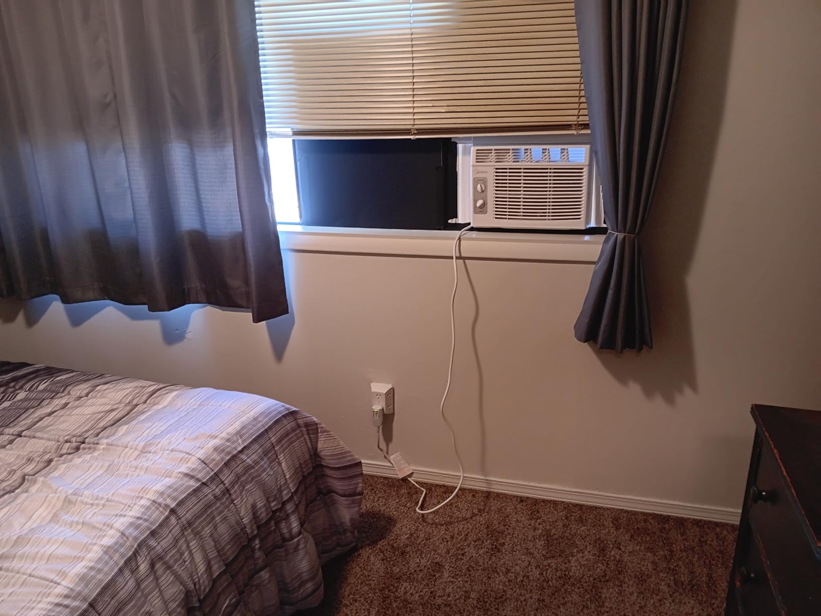 Midea 5,000 BTU EasyCool Small Window Air Conditioner - Cool up to 150 Sq. Ft. with Easy-to-Use Mechanical Controls and Reusable Filter customer photo 2