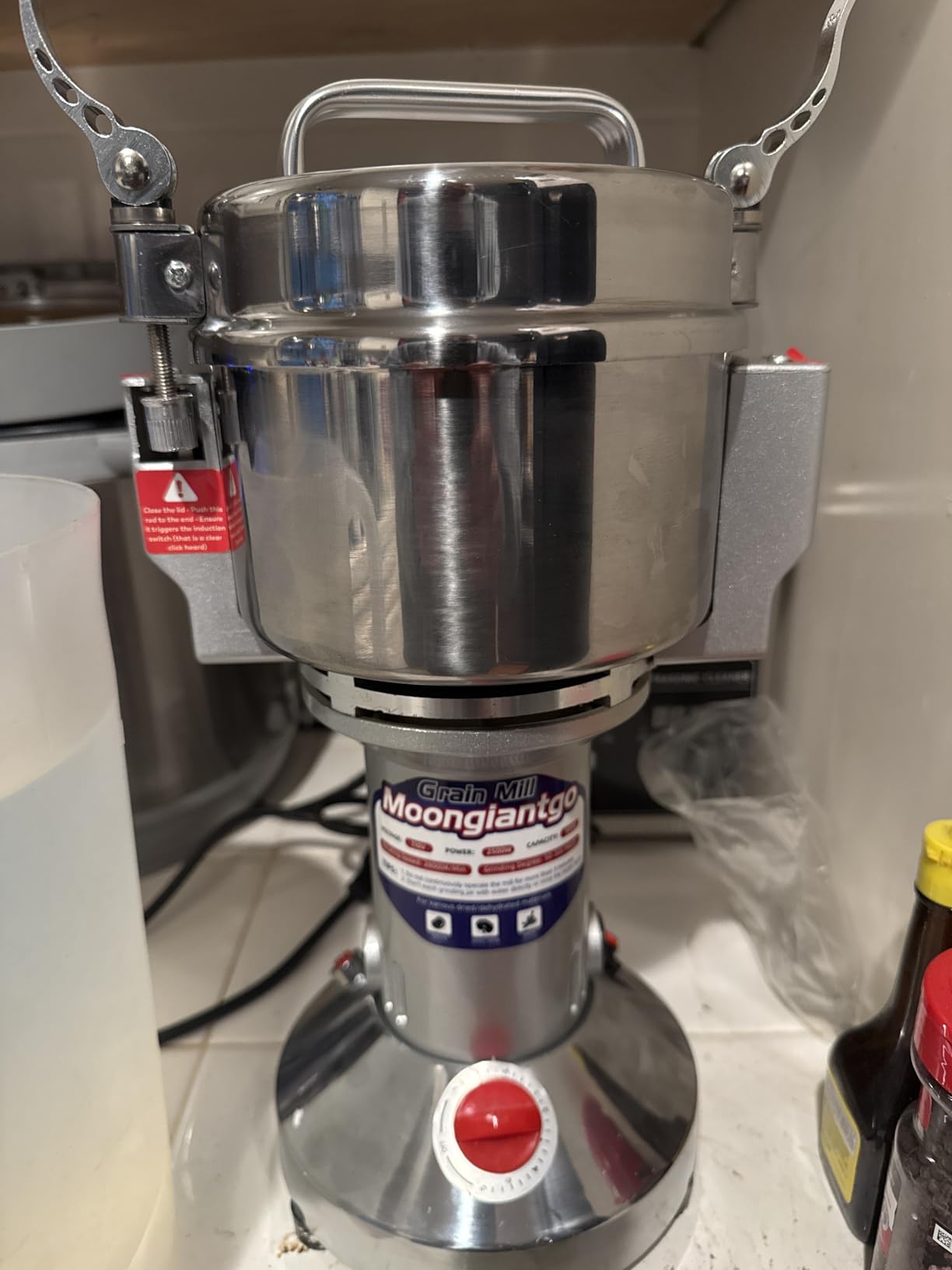 Moongiantgo Grain Mill Grinder Electric 300g Commercial Spice Grinder 1500W Stainless Steel Pulverizer Dry Grinding Machine for Wheat Corn Rice Pepper Herbs Coffee Beans (300g Upright, 110V) customer photo 1