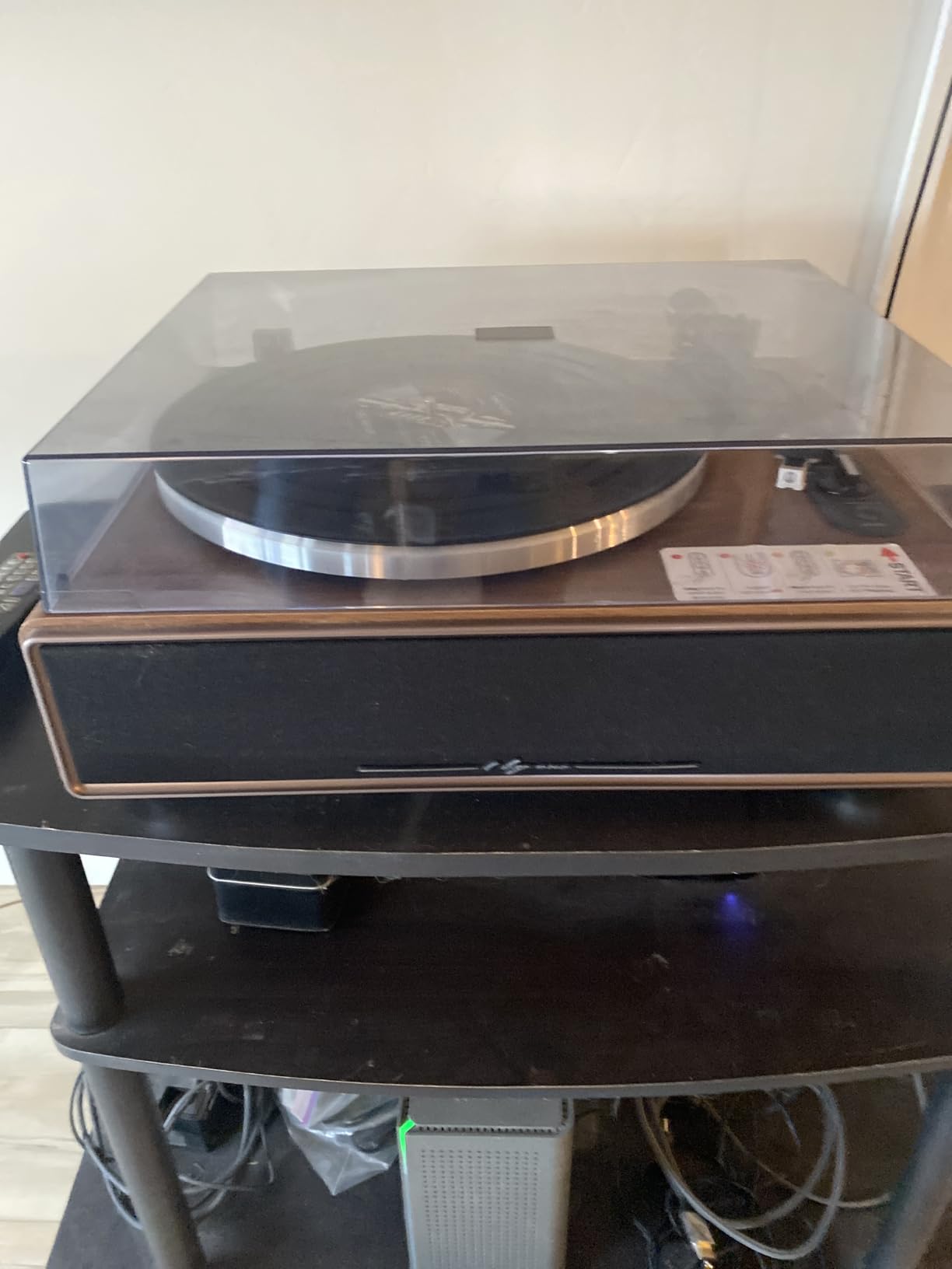 1 BY ONE High Fidelity Belt Drive Turntable with Built-in Speakers, Vinyl Record Player with Magnetic Cartridge, Wireless Playback and Aux-in Functionality, Auto Off customer photo 1