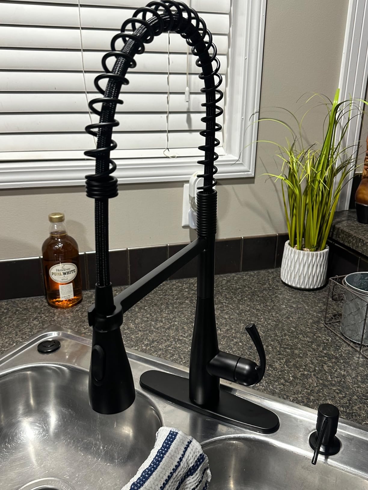 Moen Essie Spot Resist Stainless One-Handle High Arc Pre-Rinse Spring Pulldown Kitchen Faucet with Power Clean and Soap Dispenser, 87814SRS customer photo 2