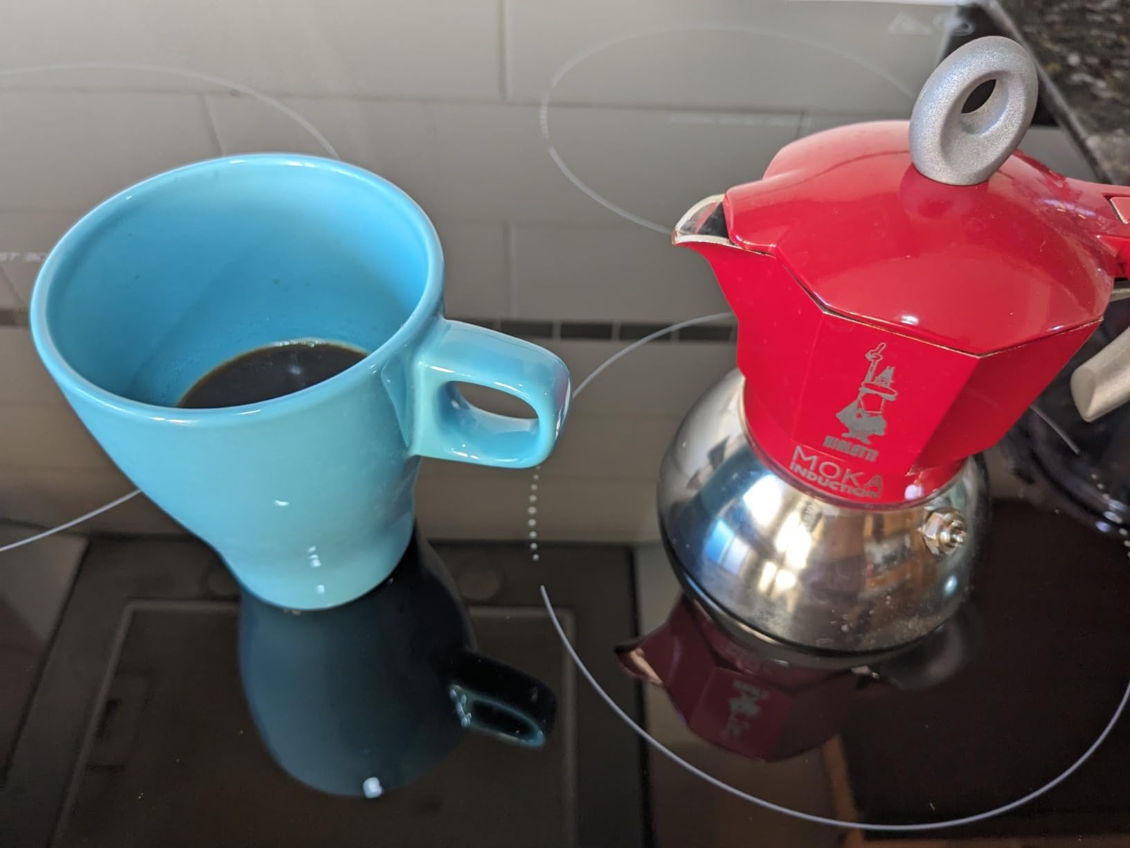 Bialetti Moka Induction, Moka Pot, Suitable for all Types of Hobs, 2 Cups Espresso (2.8 Oz), Red customer photo 2