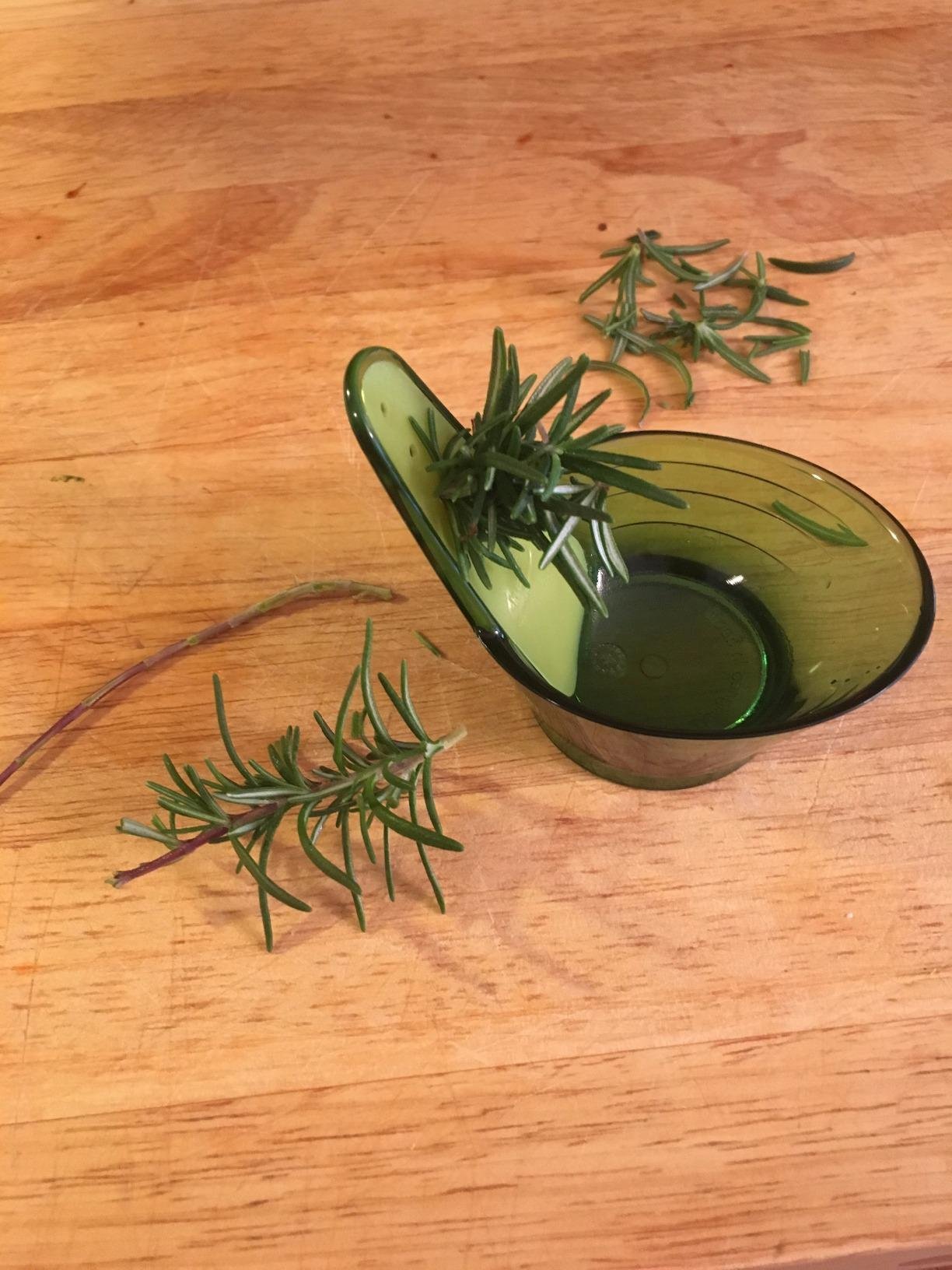 Chef'n ZipStrip Herb Stripper, Updated Design, Green customer photo 1