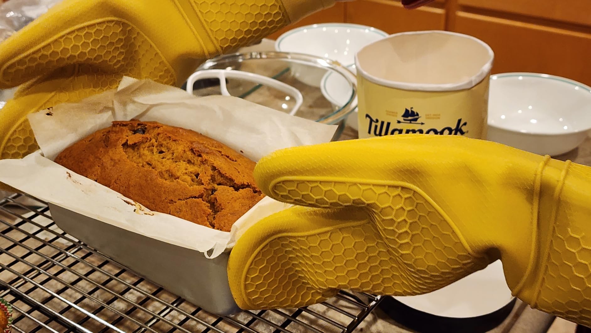 Rorecay 6pcs Oven Mitts and Pot Holders Sets for Kitchen, Extra Long Silicone Oven Gloves High Heat Resistant 500 Degrees Non-Slip Potholders Hot Pads for Baking Cooking, Grey customer photo 1