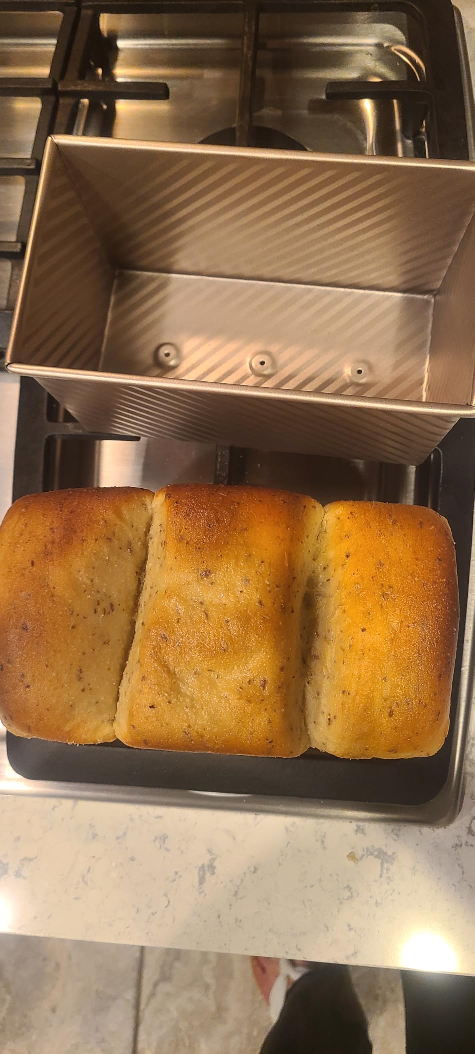 KITESSENSU Pullman Loaf Pan with Lid, 1 lb Dough Capacity Non-Stick Bakeware for Baking Bread, Carbon Steel Corrugated Bread Toast Box Mold with Cover for Baking Bread, Gold customer photo 1